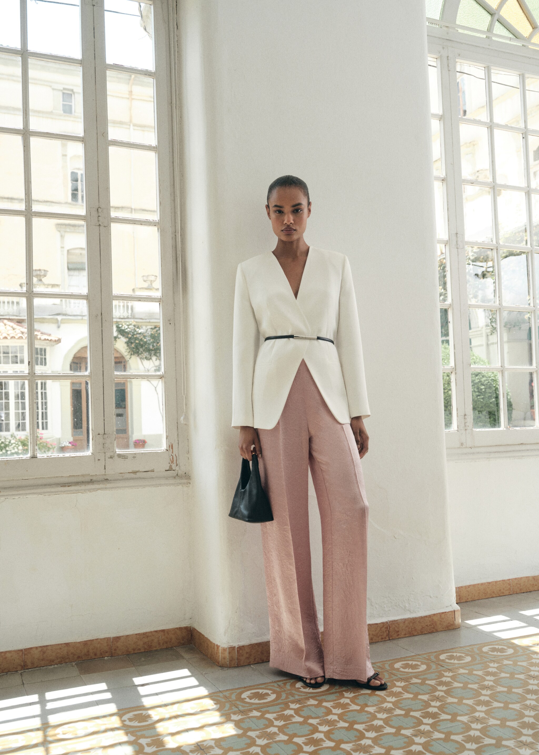 Wide leg crinkle-effect trousers - General plane