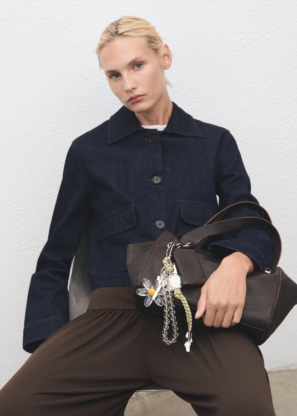 Multi-charm daisy keyring - Women | MANGO USA