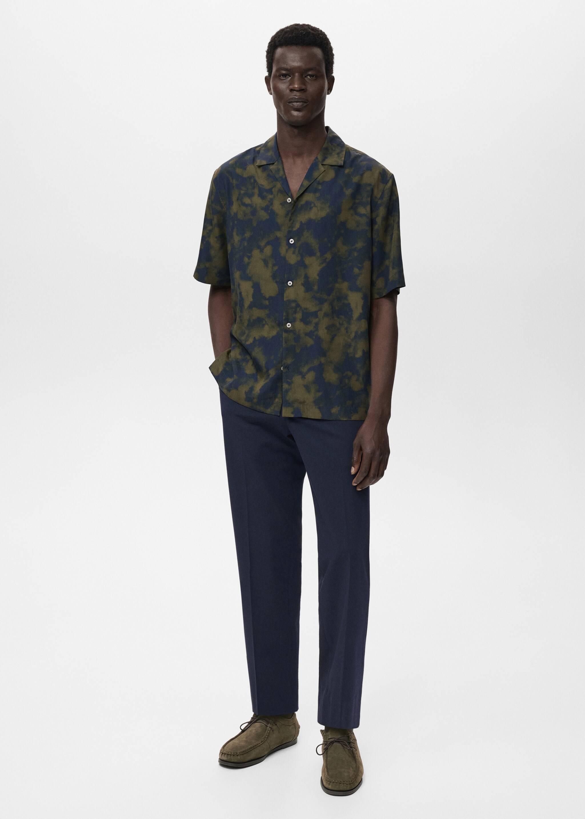Chemise regular-fit fluide imprimée - Plan général, Olive. Ref: 17064448-00.