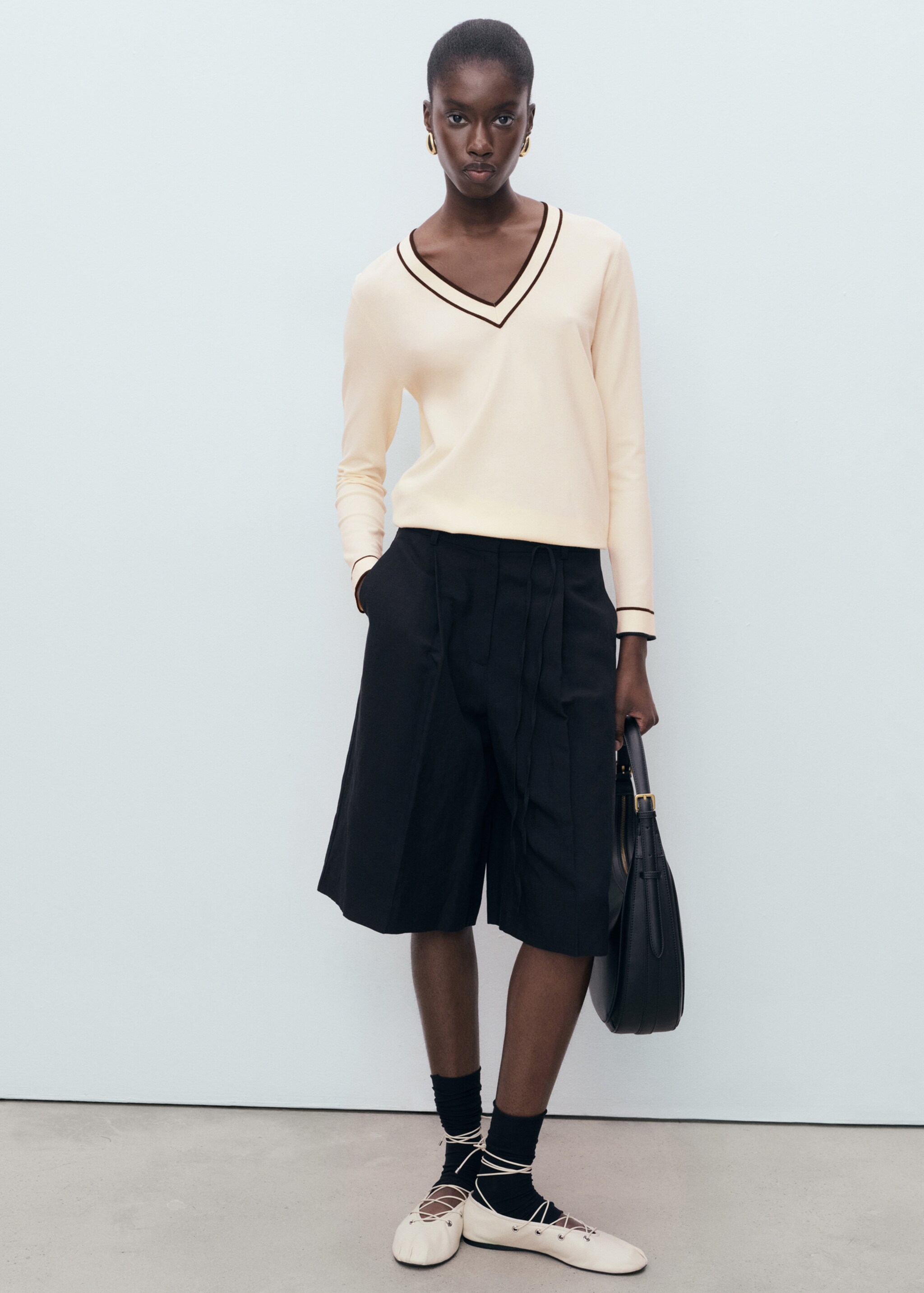 Contrasting V-neck sweater - General plane, Ecru. Ref: 17064779-00.