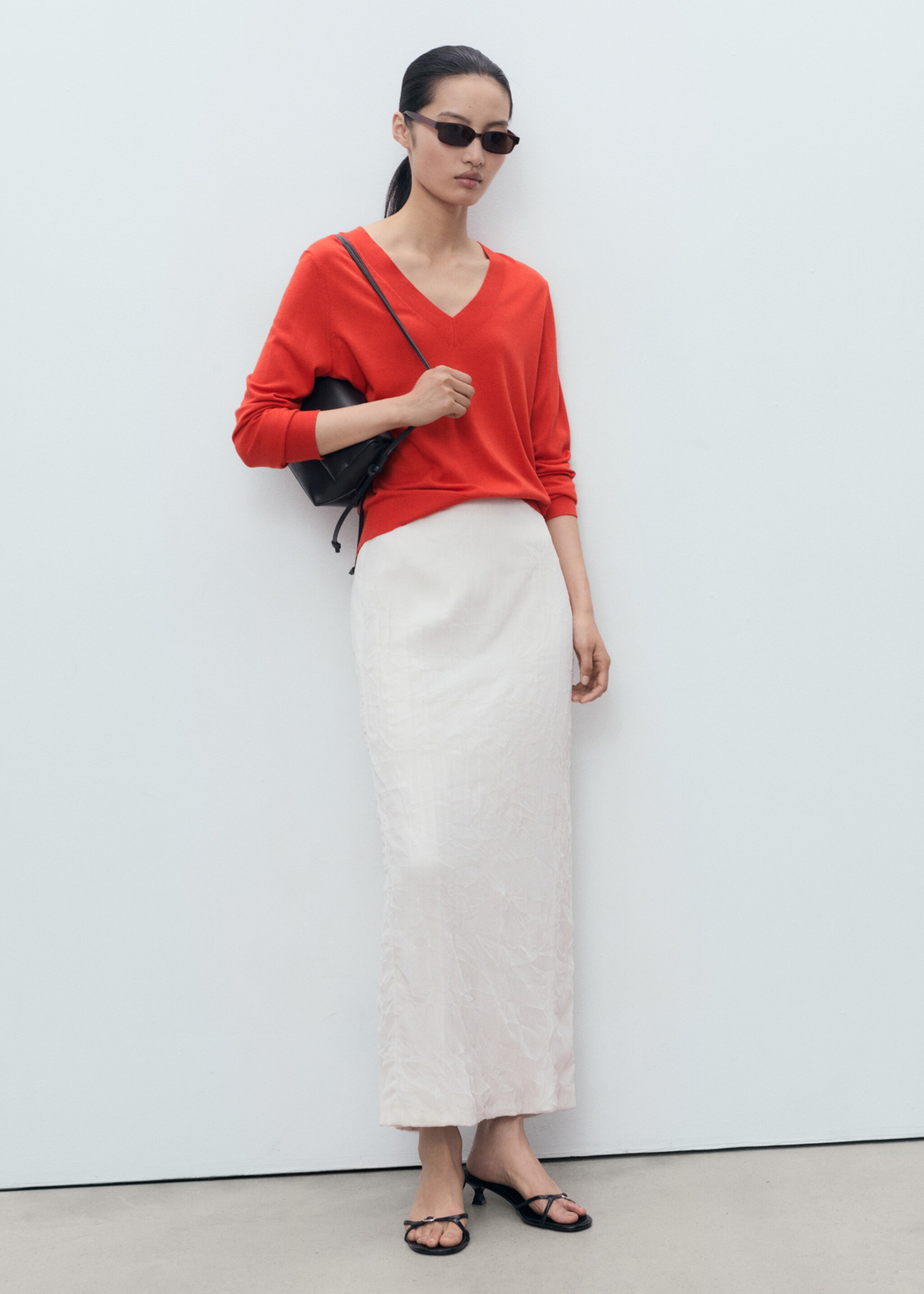 Fine-knit V-neck sweater - General plane, Dark Orange. Ref: 17064780-00.
