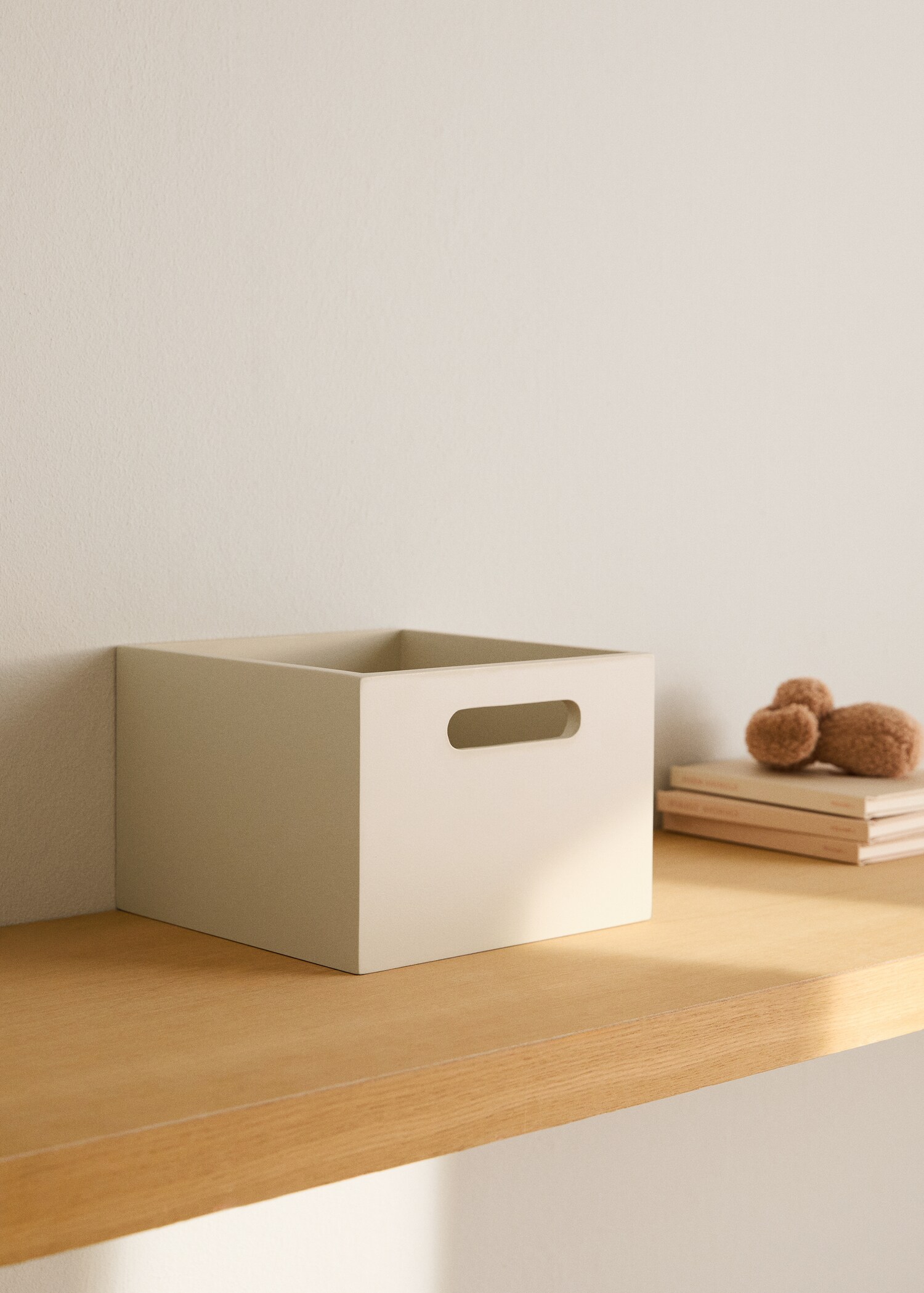 Small coloured children’s box - General plane