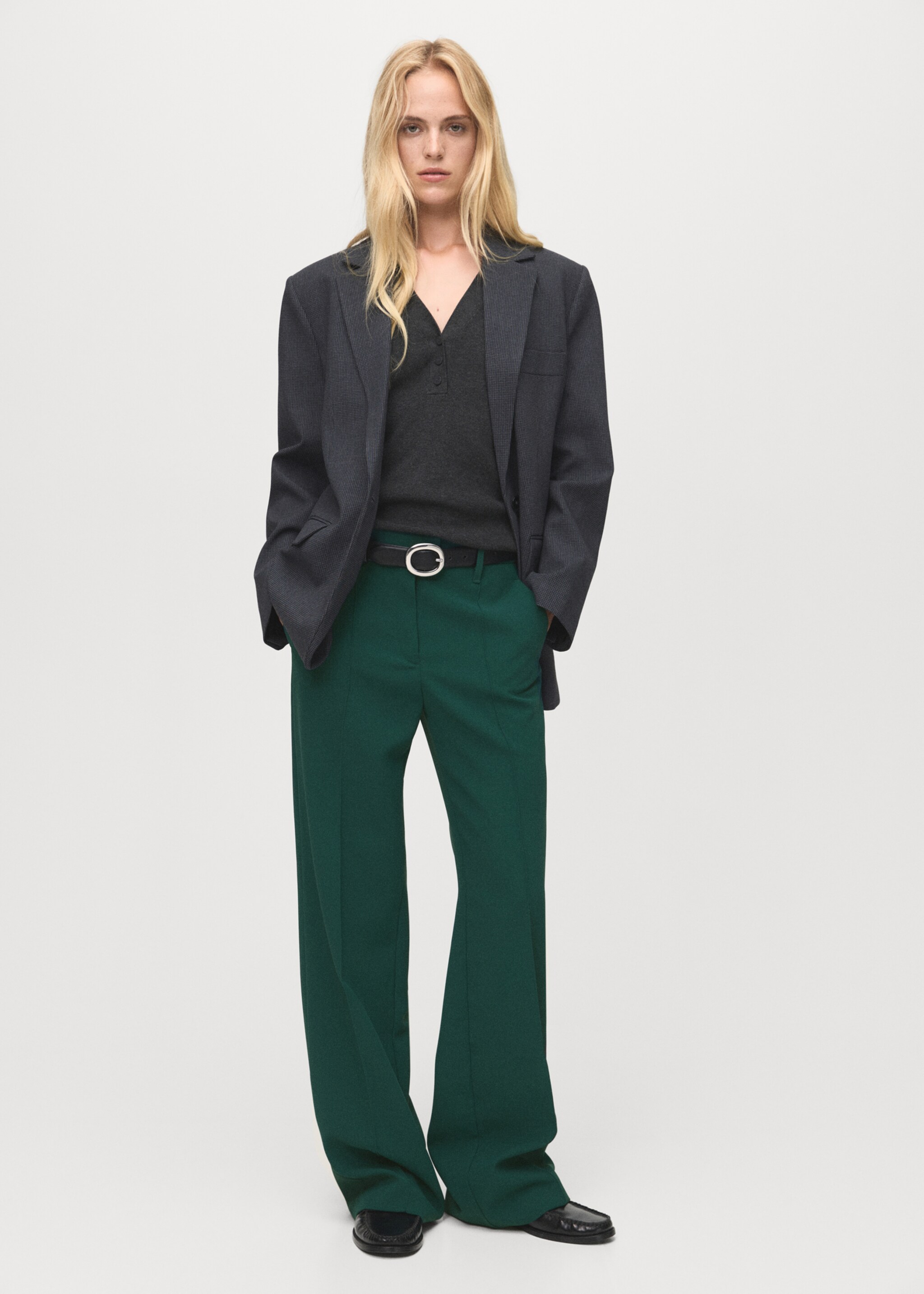 Straight mid-rise trousers - General plane, Green. Ref: 17064789-00.