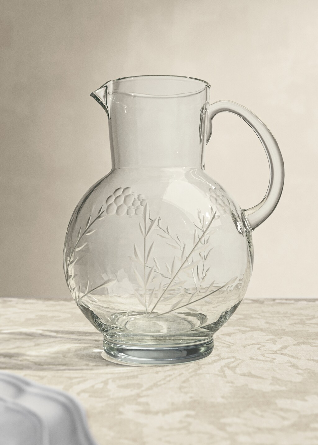 Pichet en verre soufflé taillé