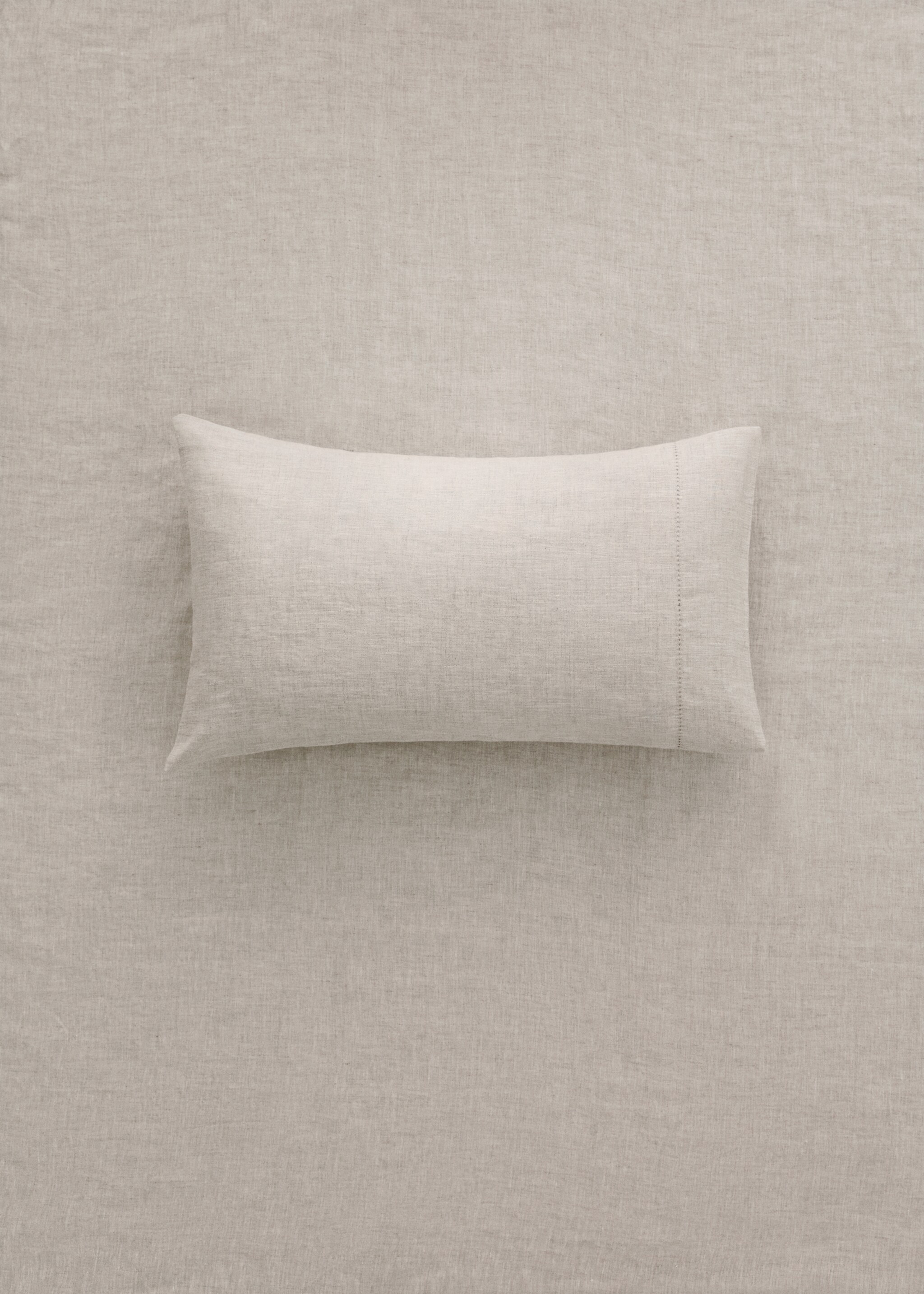 Funda almohada lino lavado vainica 30x50 cm - Plano general, Beige. Ref: 17065166-00.