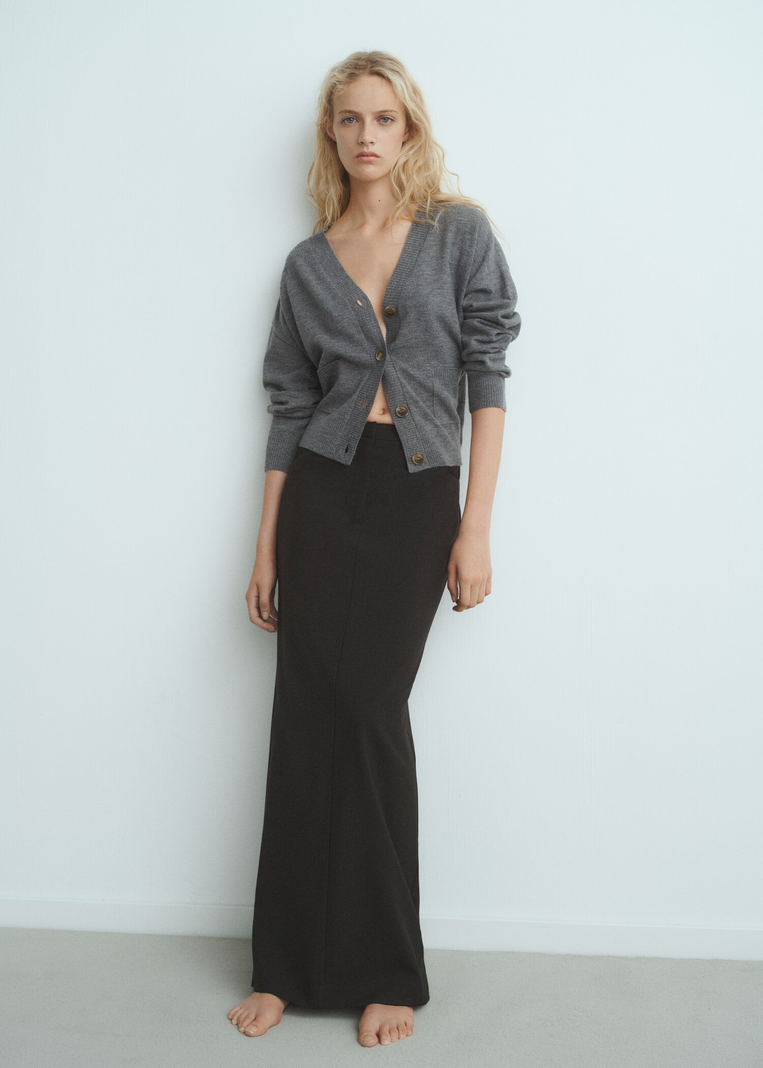 V-neck cardigan with pockets - General plane