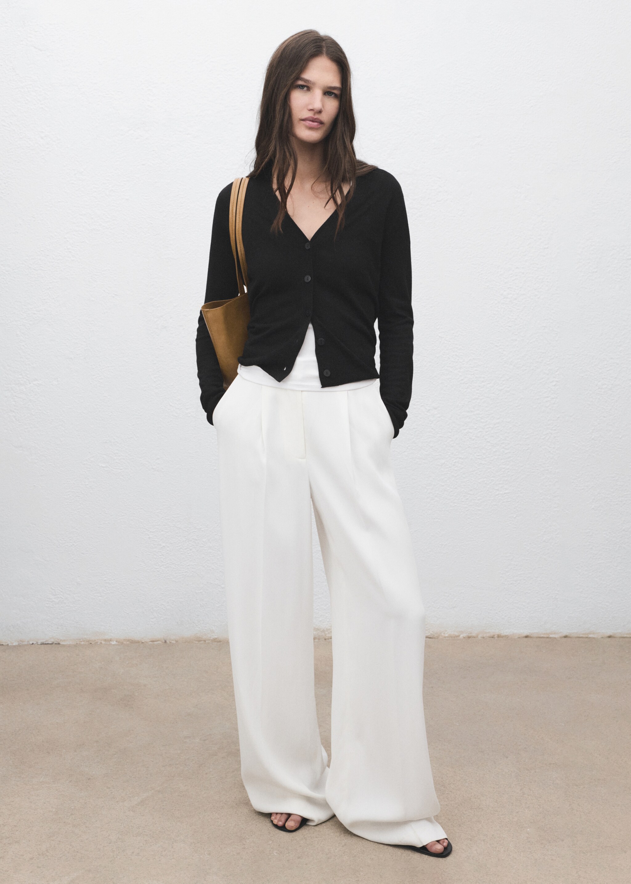 V-neck knitted cardigan - General plane, Black. Ref: 17065803-00.