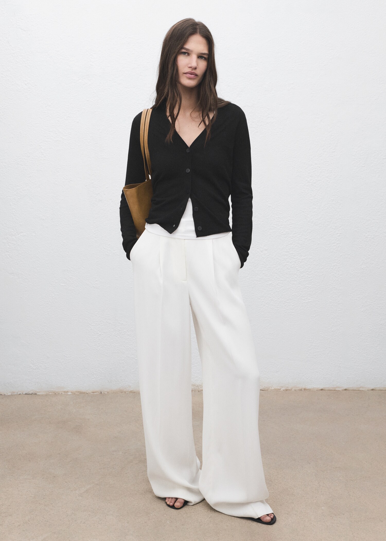V-neck knitted cardigan - General plane