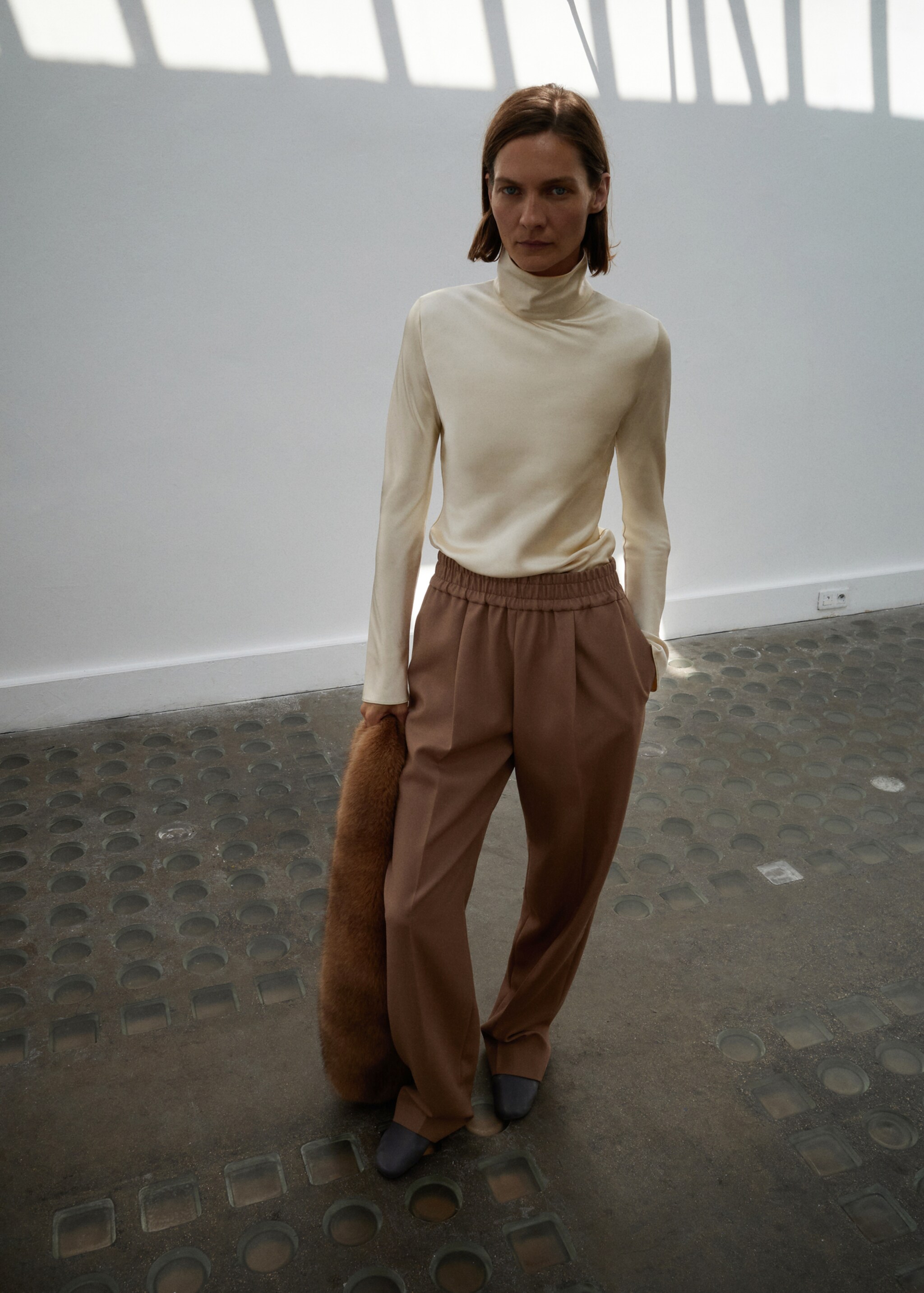 High-neck satin blouse - General plane, Ecru. Ref: 17065825-00.