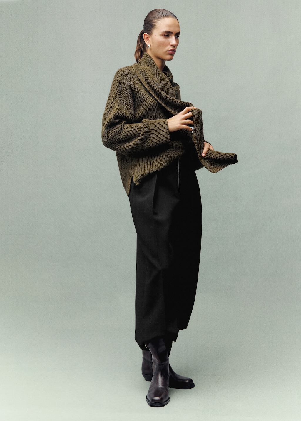 Pleated pants with zipper