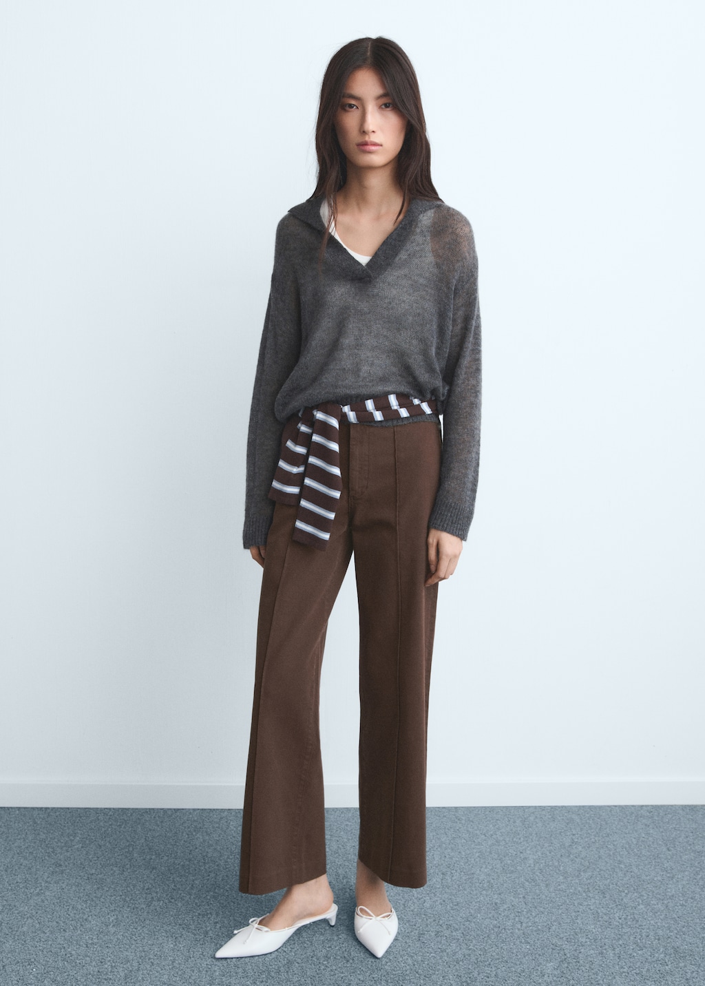 High-waisted wide-leg jeans with stitching