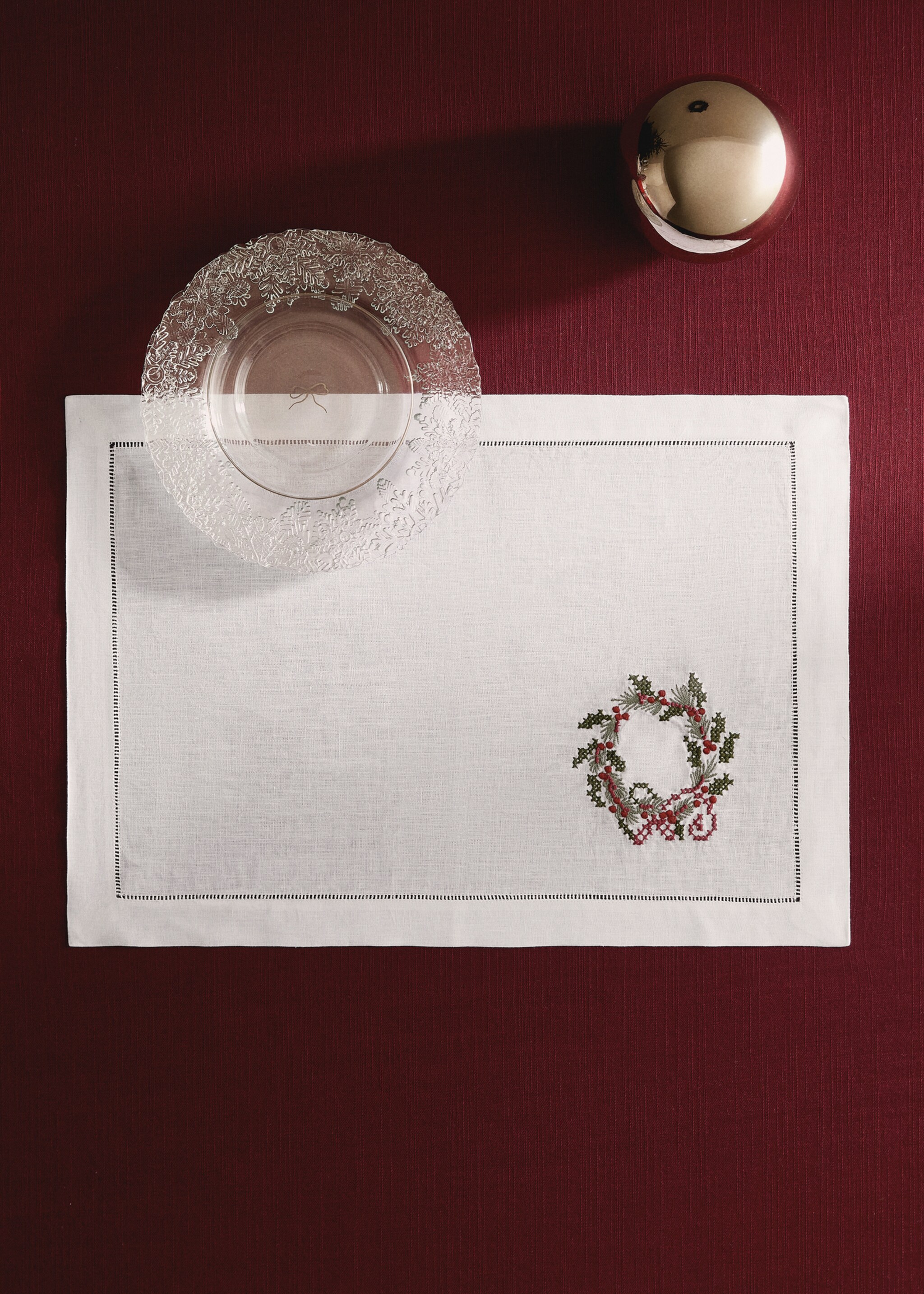Embroidered linen Christmas placemat - General plane, White. Ref: 17067785-00.