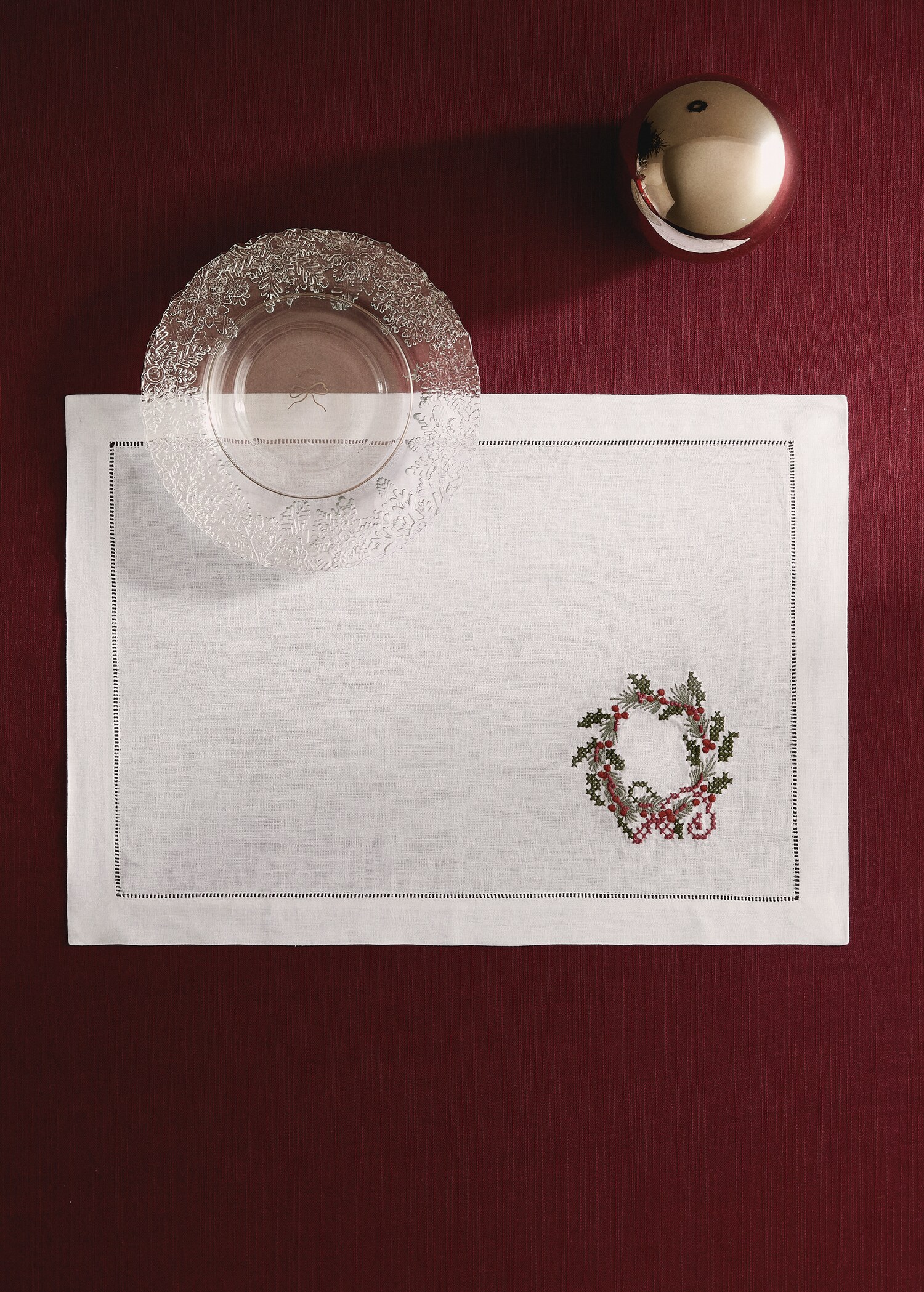 Embroidered linen Christmas placemat - General plane