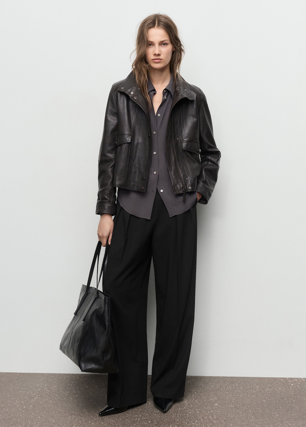 Wide-leg mid-rise pleated pants