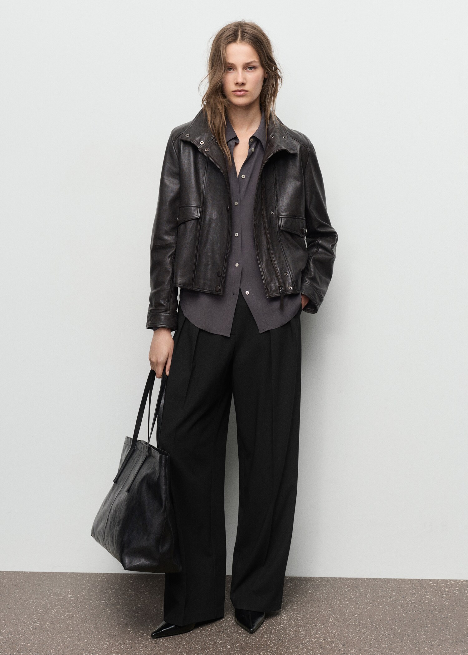 Wide leg pants with pleats and a mid-rise waist - General plane