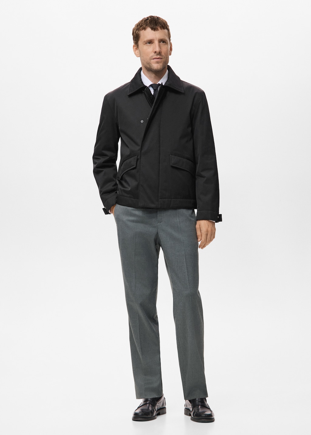 Water-repellent jacket with pockets