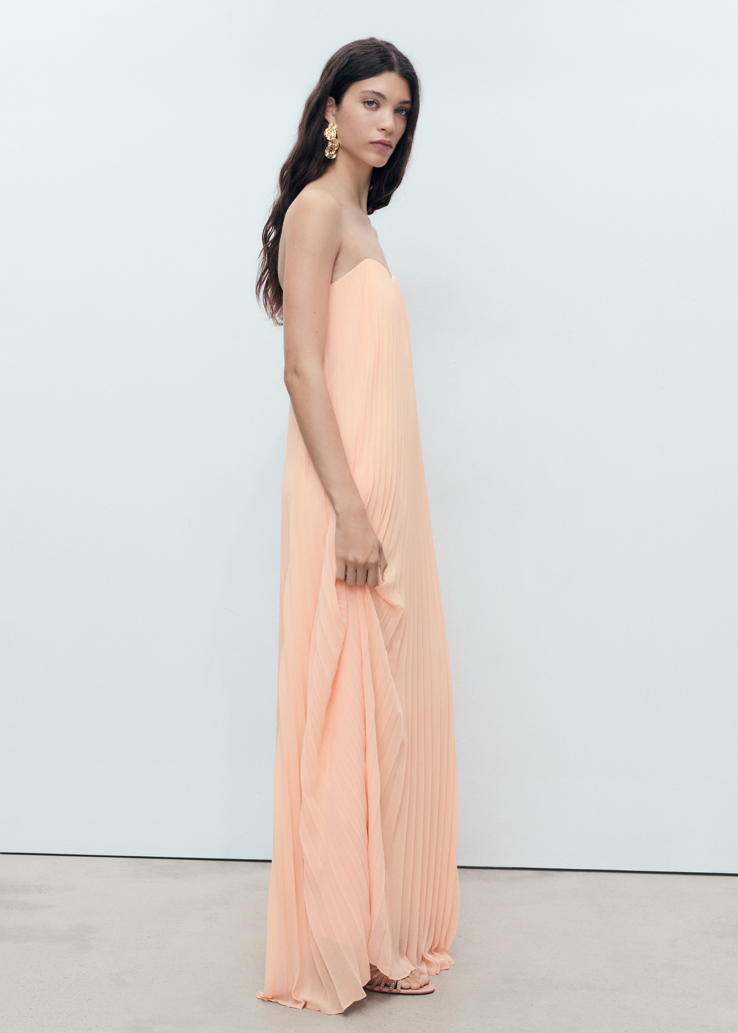 Vestito plissettato senza spalline Donna MANGO Italia