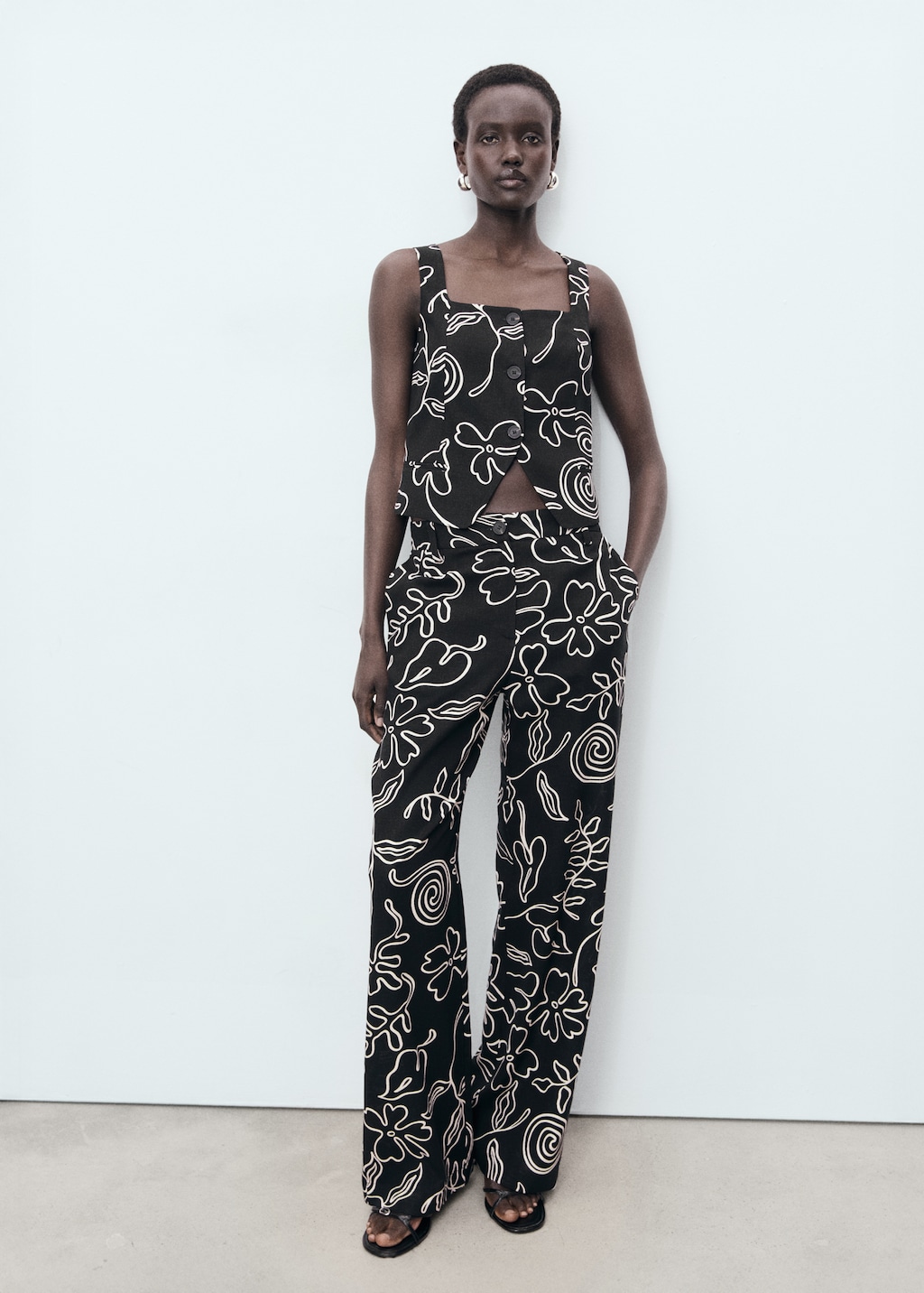 Floral-print linen suit vest