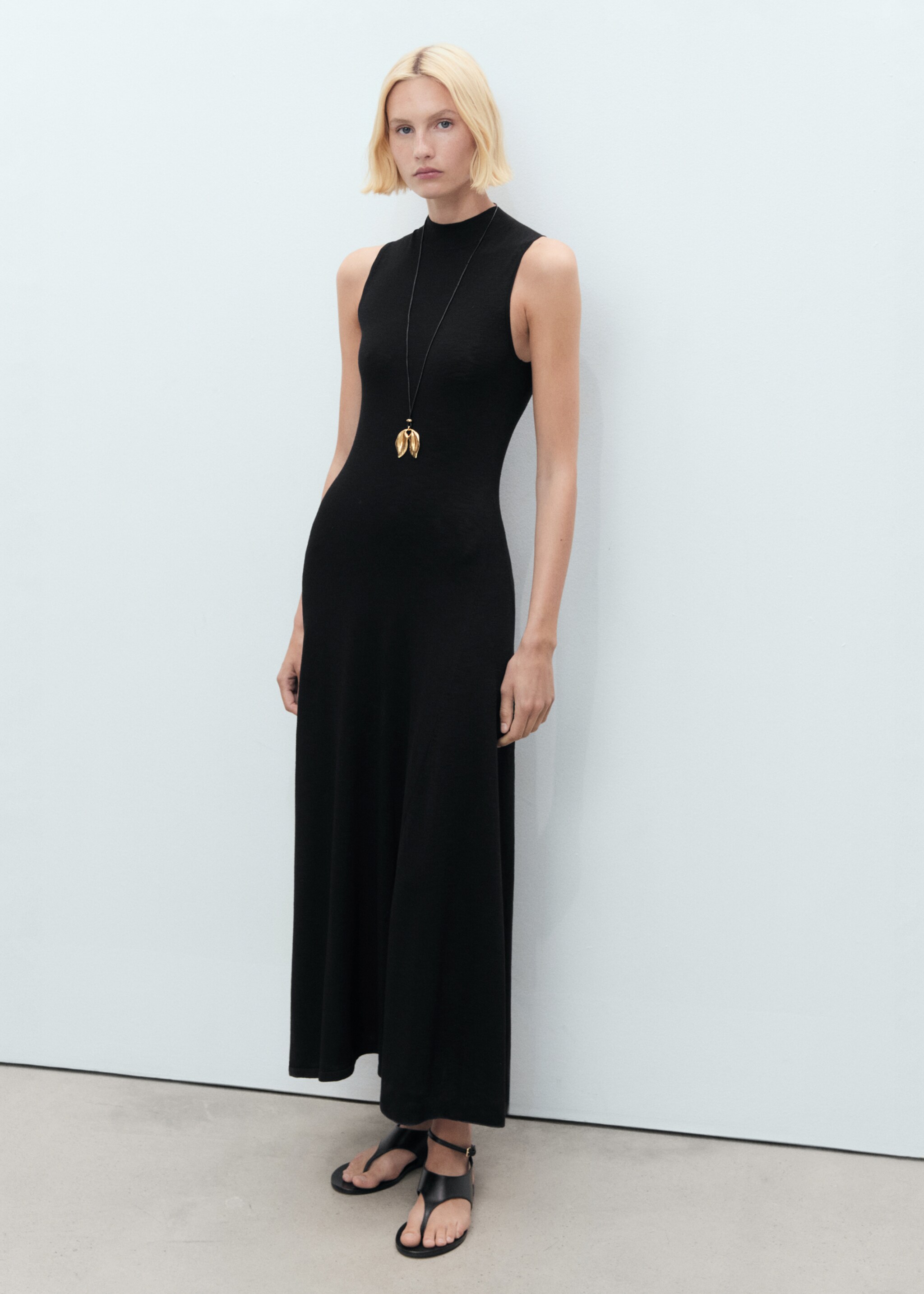 Vestido punto fino evasé - Plano general