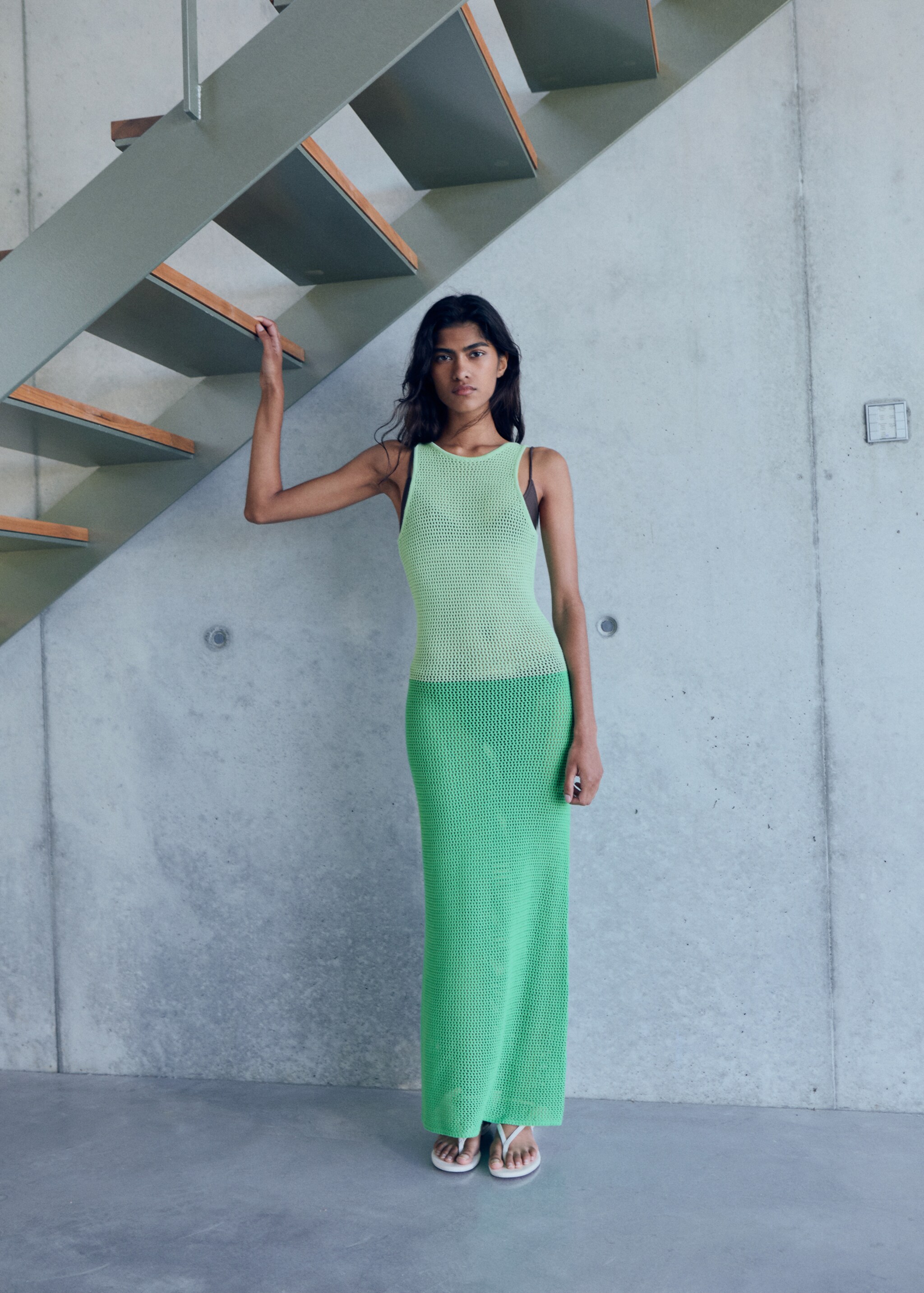 Long two-tone crochet dress - General plane
