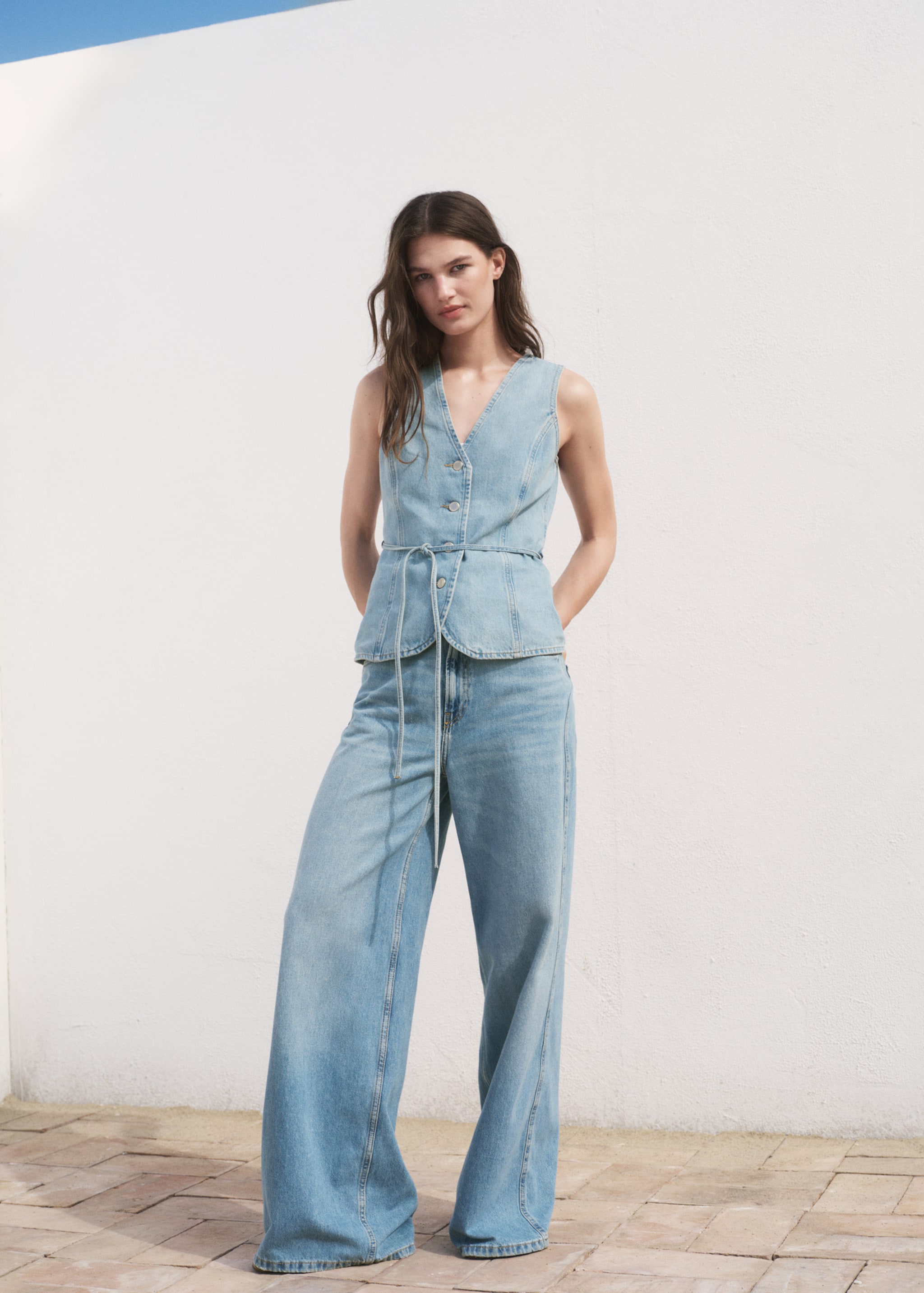 Buttoned denim gilet - General plane