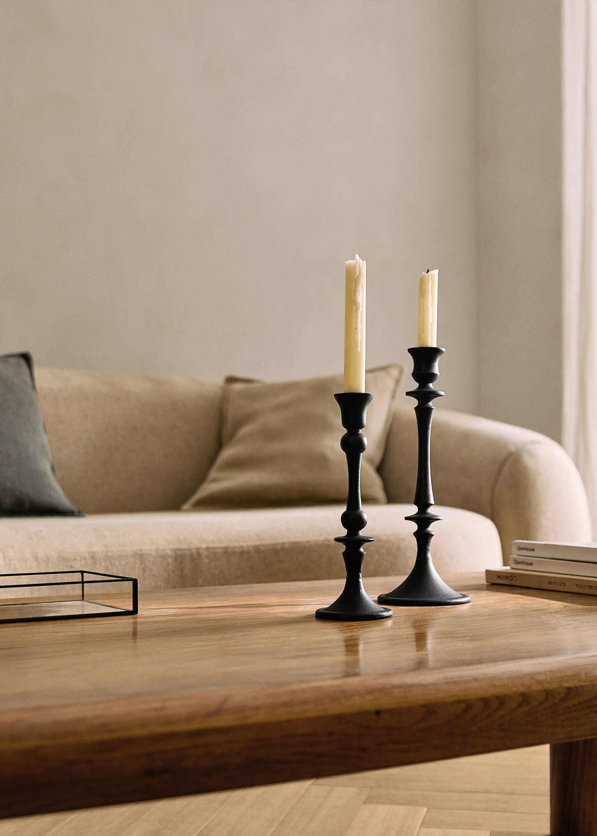 Small matte-finish metal candleholder - General plane, Black. Ref: 17071521-00.