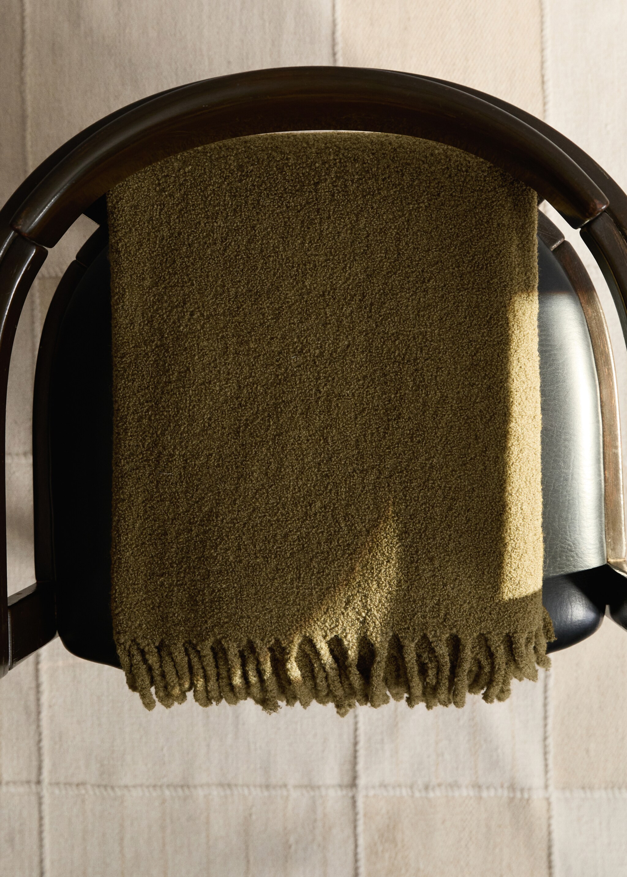 Bouclé effect wool blanket - General plane, Olive Green. Ref: 17071530-00.
