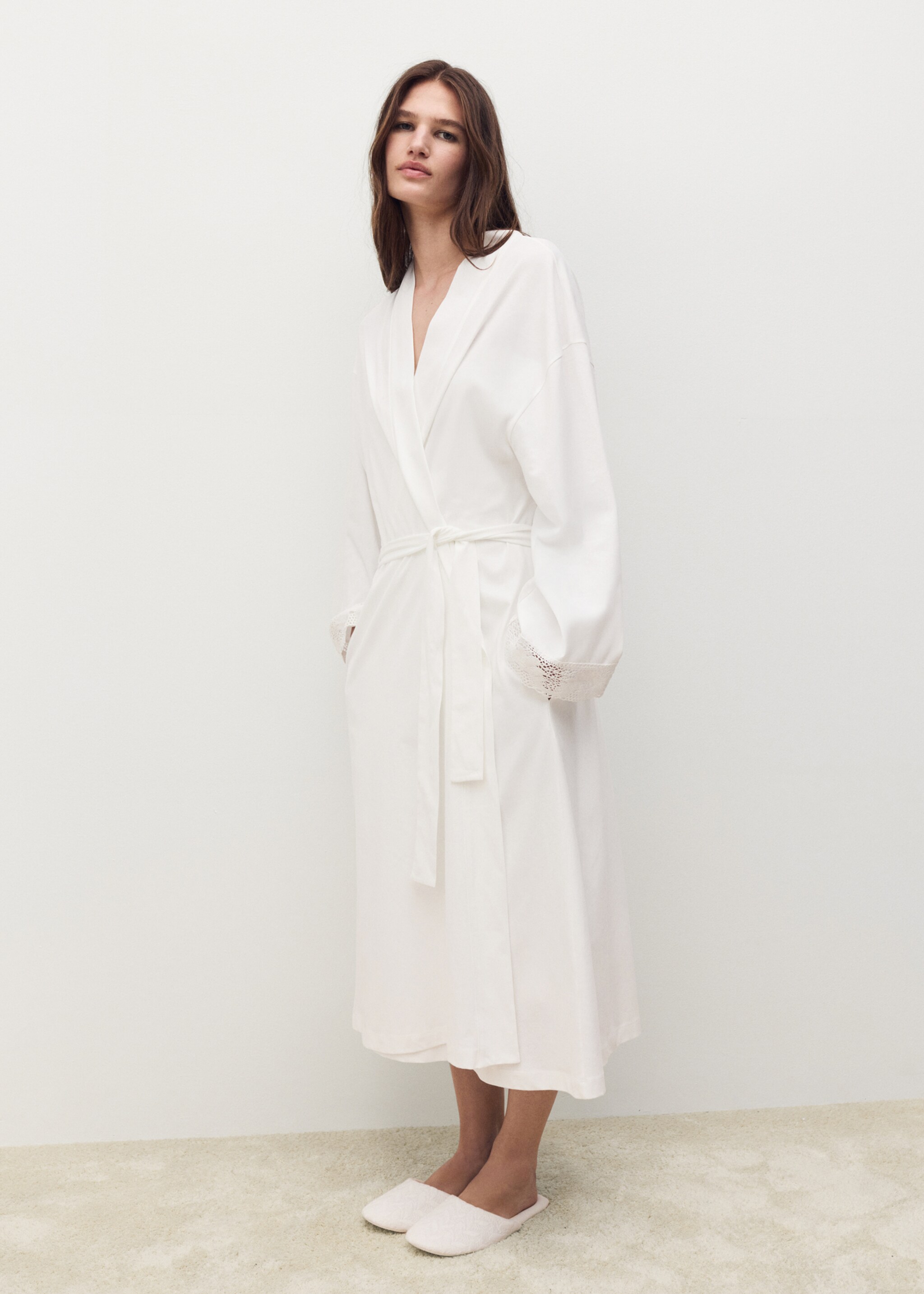 Cotton robe with lace - General plane, White. Ref: 17071544-00.