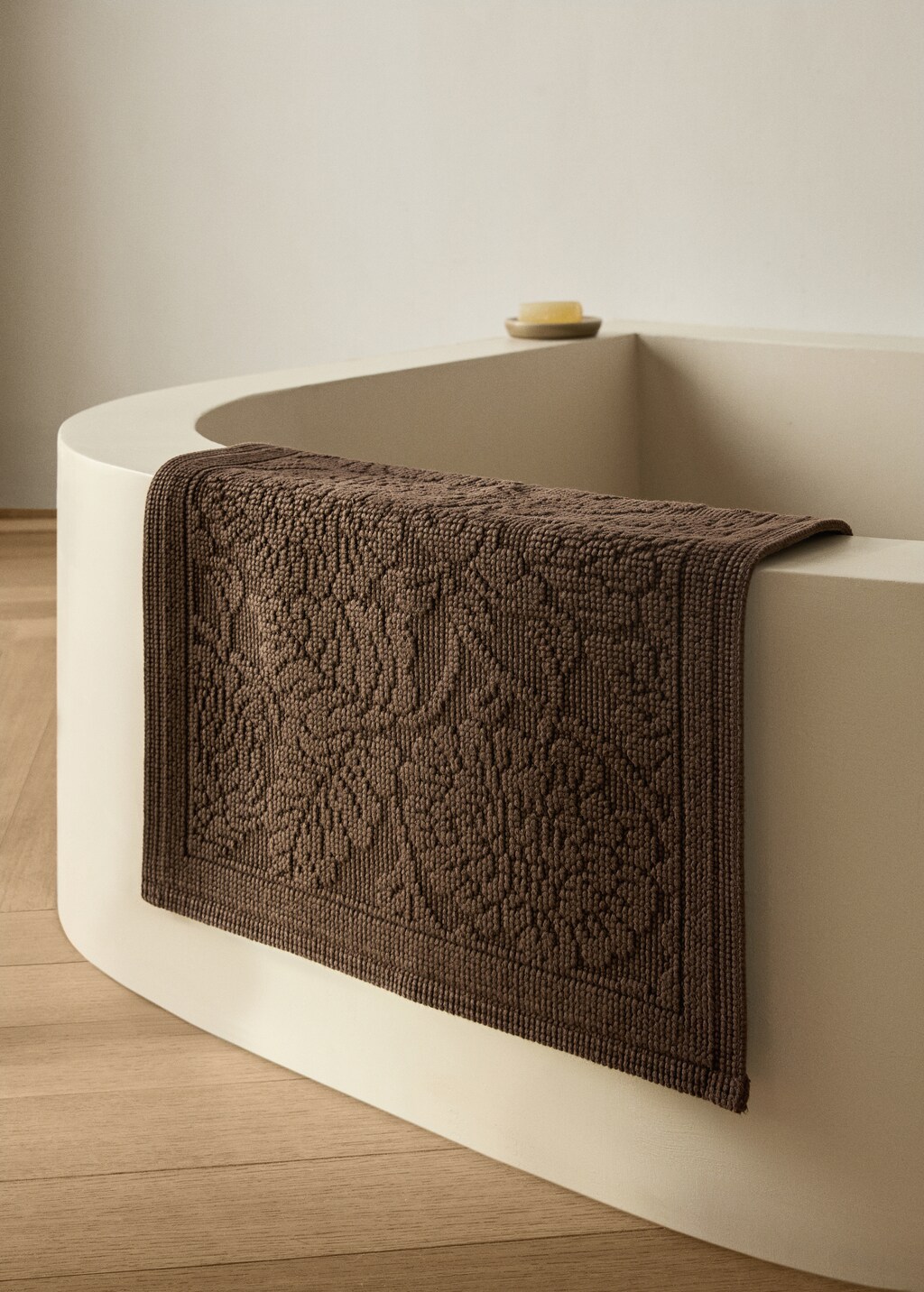 Tapis de bain en jacquard fleuri - Home | MANGO France métropolitaine
