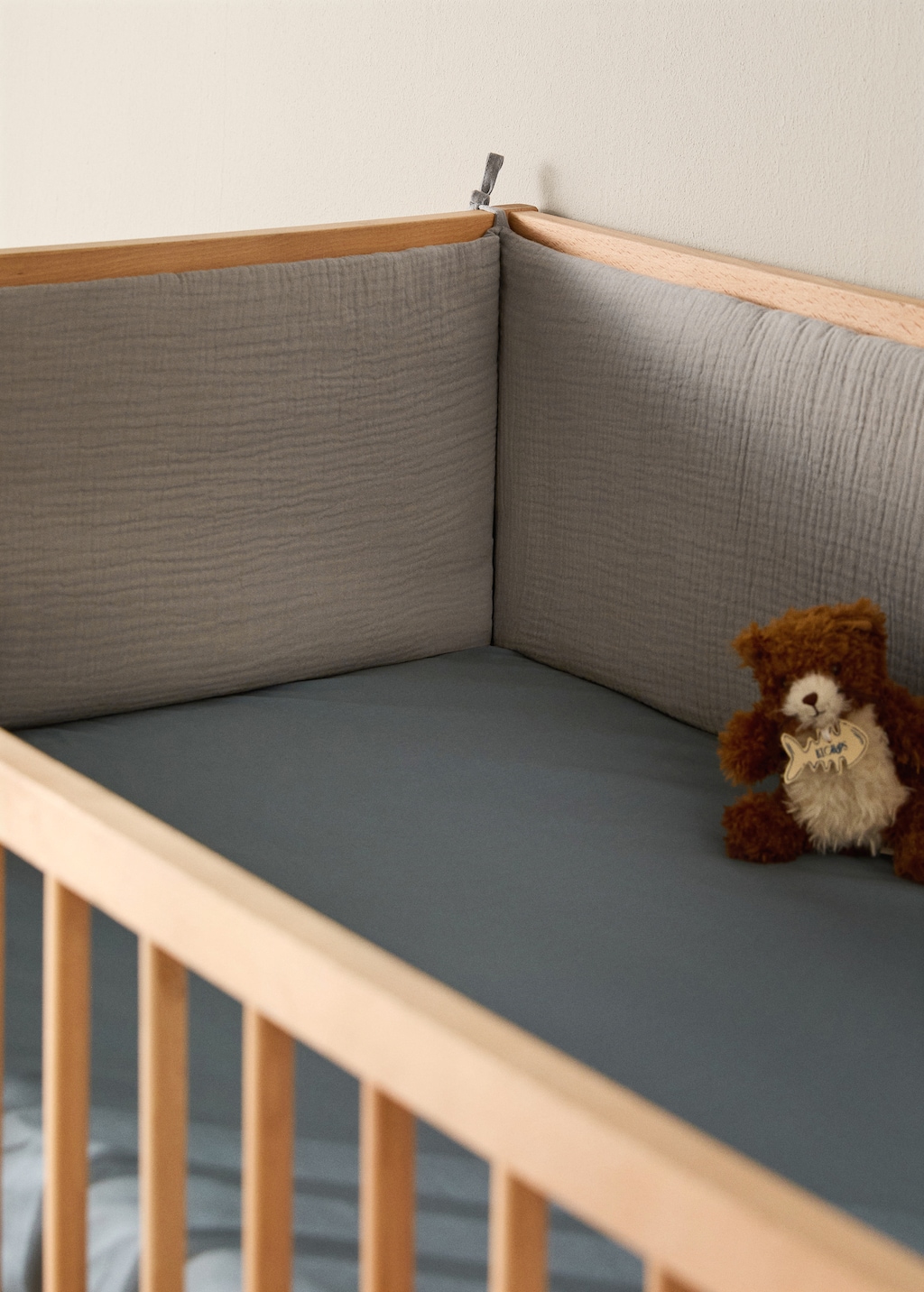 Cotton gauze protector for cot