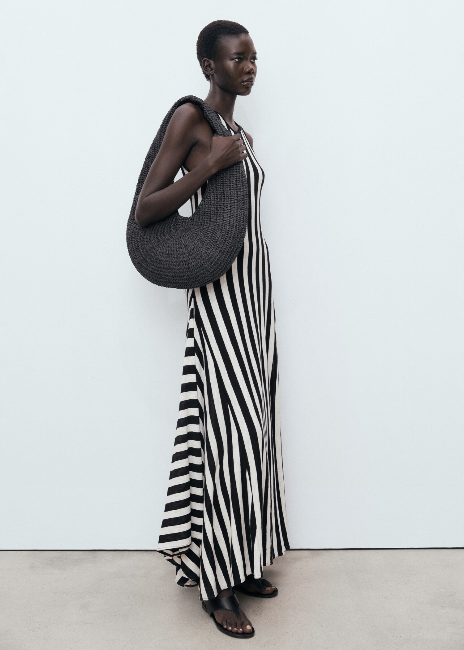 Asymmetrical low-knit dress - General plane
