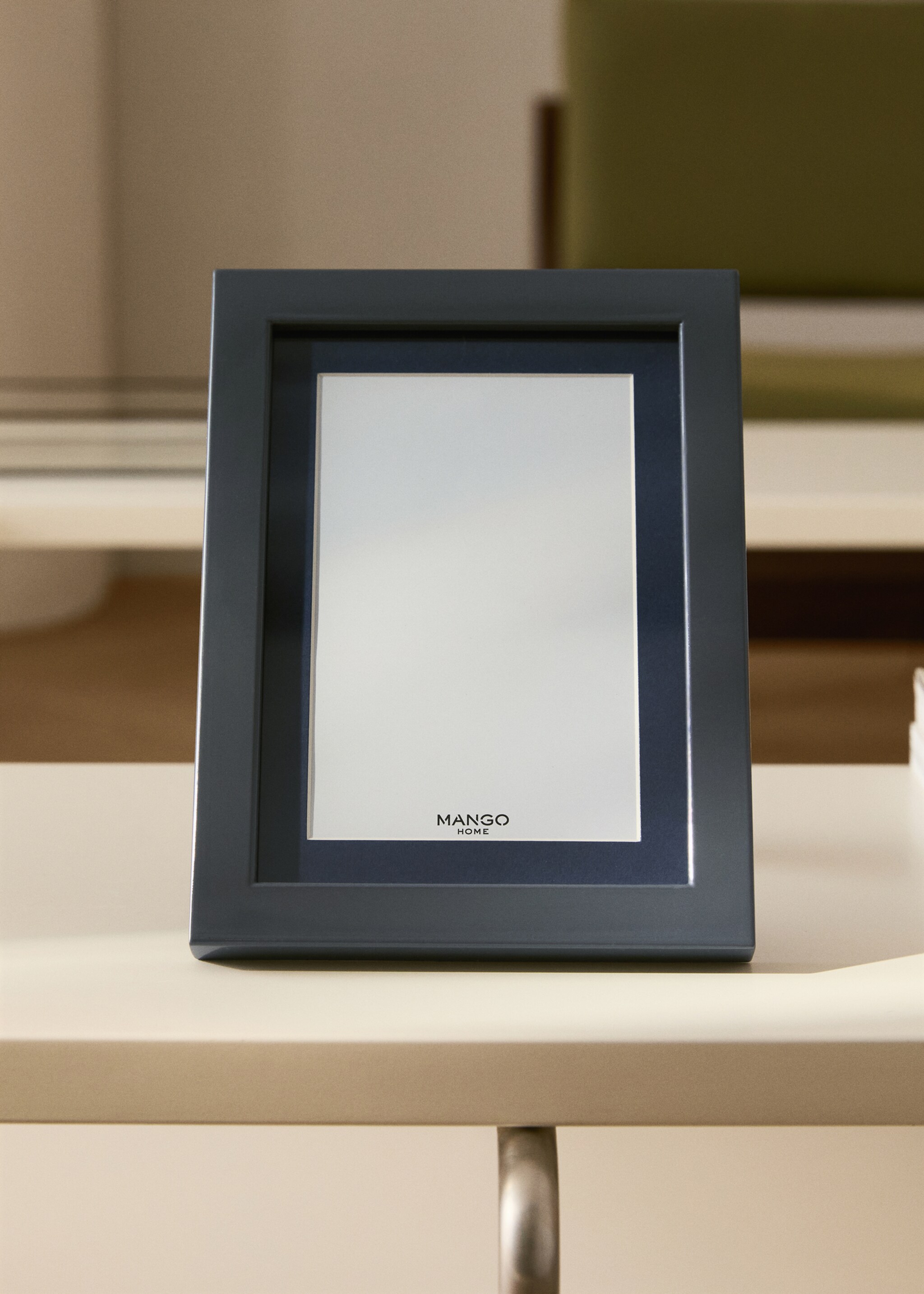 Medium coloured lacquered frame - General plane, Grey. Ref: 17072927-00.