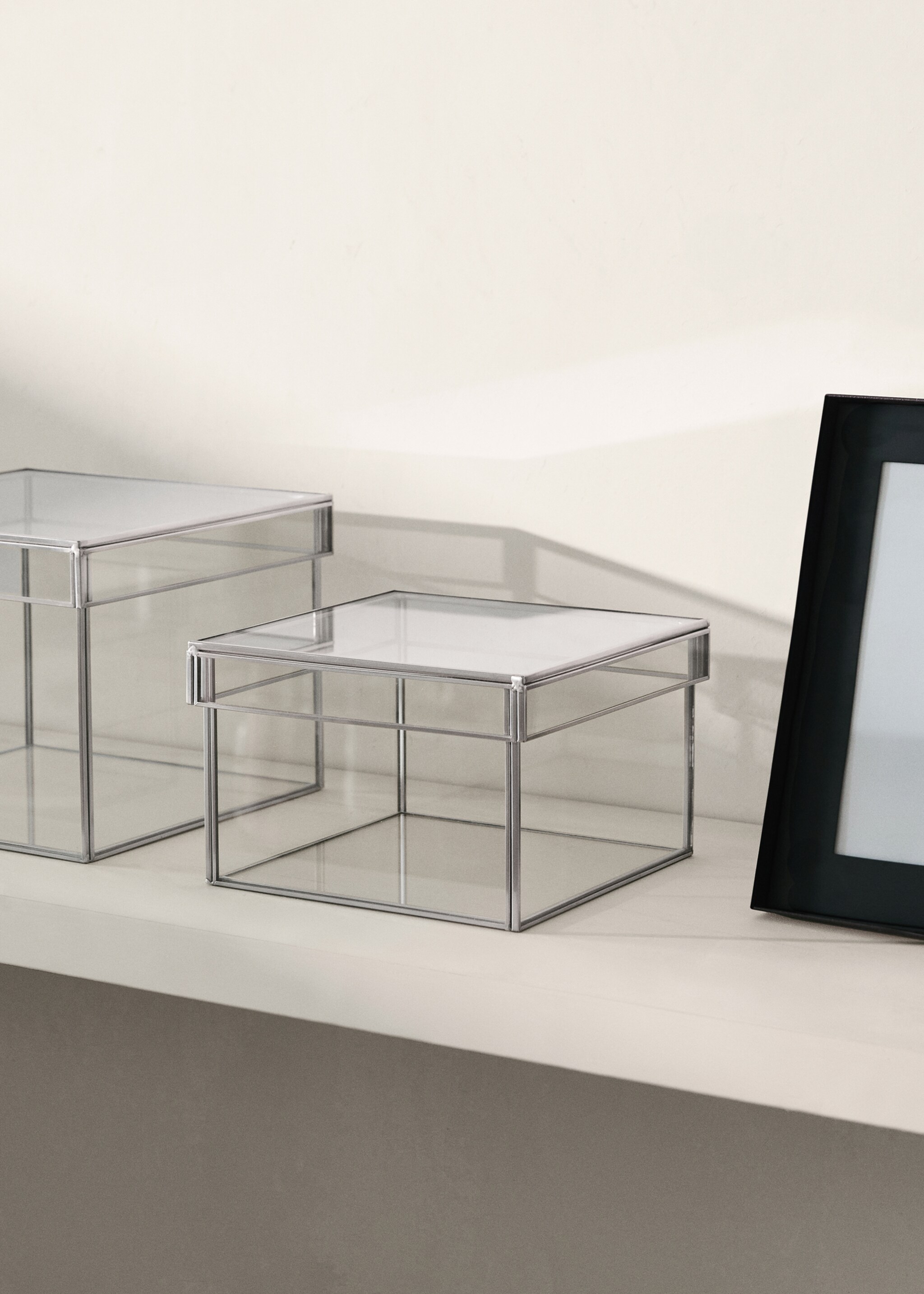 Small square metal box - General plane