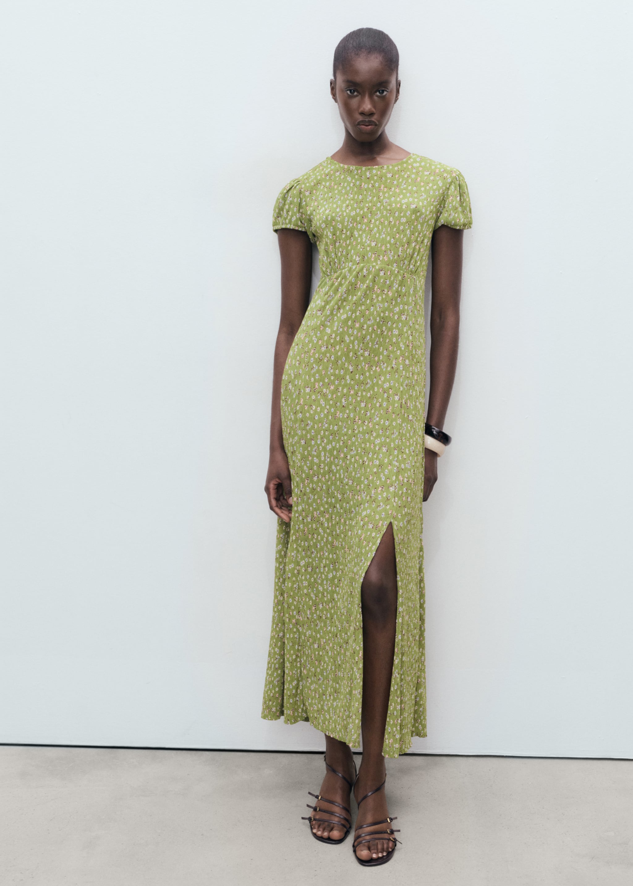 Long floral dress with opening - General plane