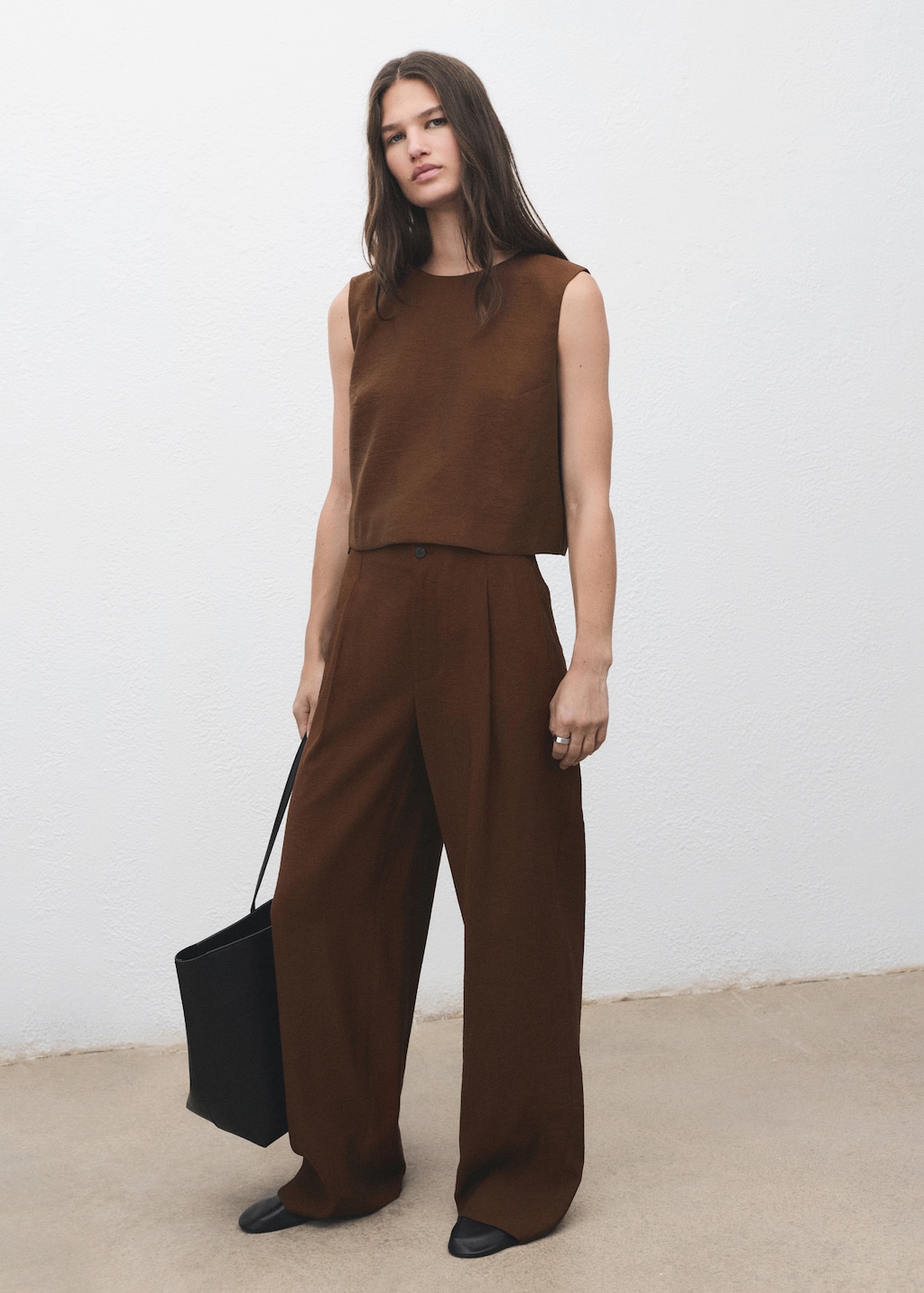 Straight-fit pleated pants