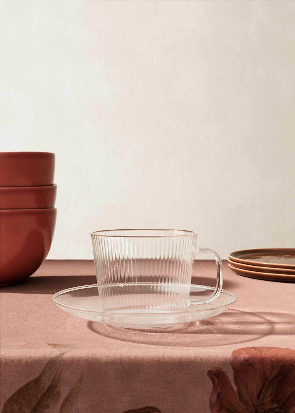 Tasse à cappuccino avec soucoupe en borosilicate en relief rayé