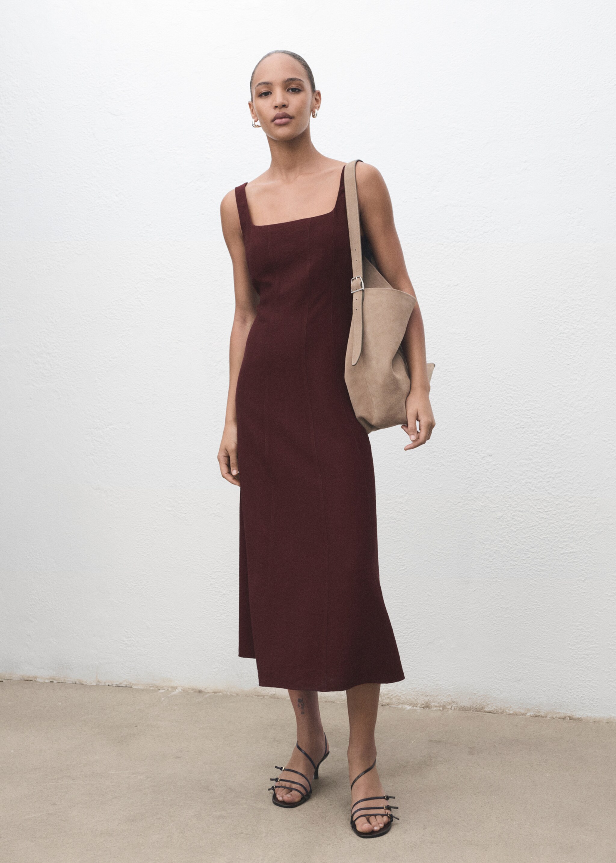 Vestido midi costuras - Plano general, Granate. Ref: 17074788-00.