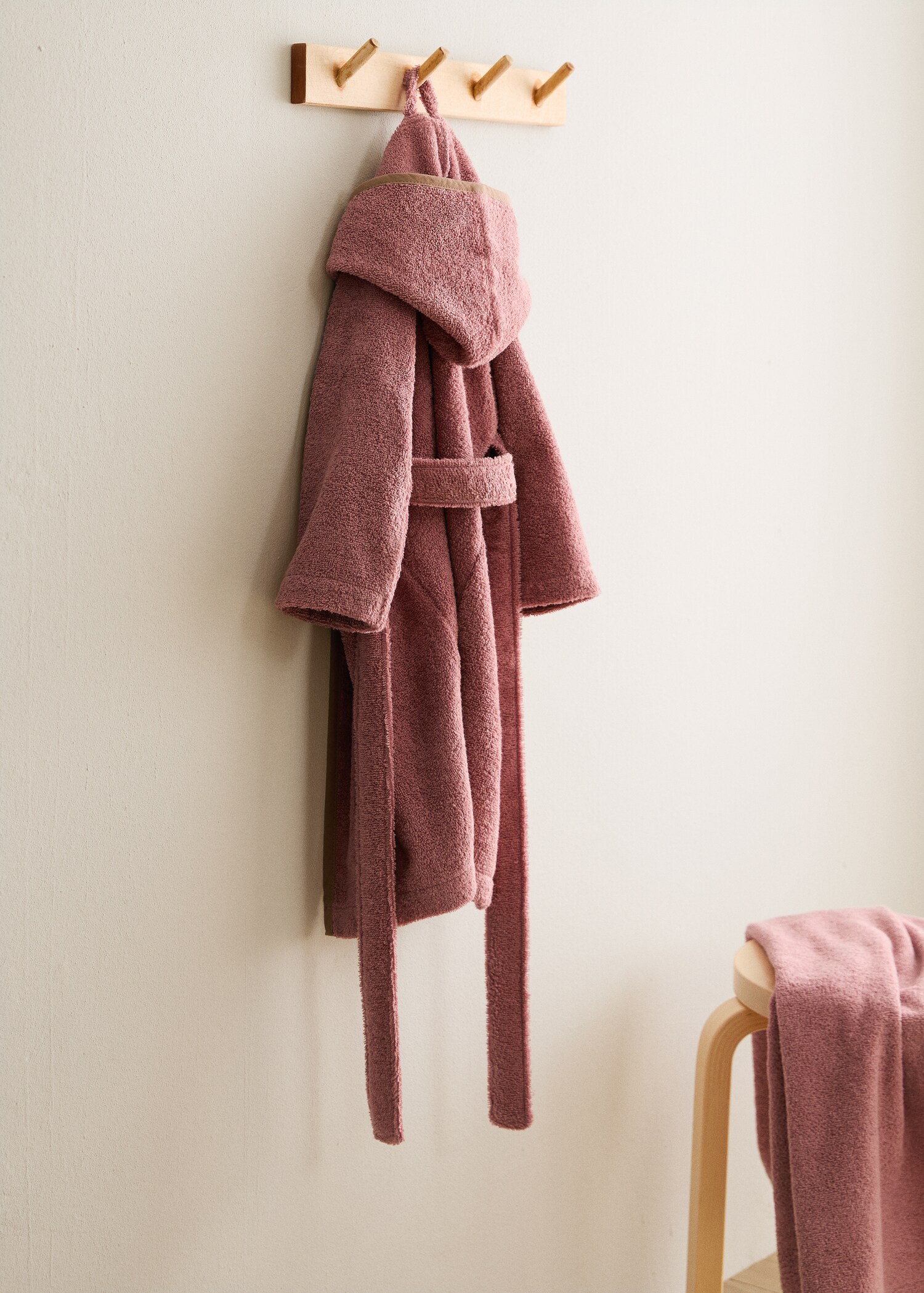 Children's cotton bathrobe with contrasting trim - General plane