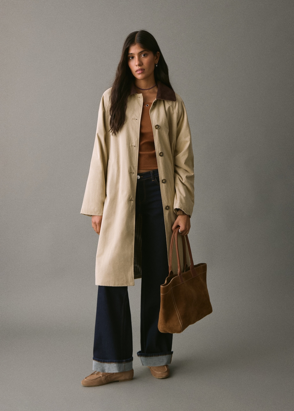 Trench coat with contrasting collar