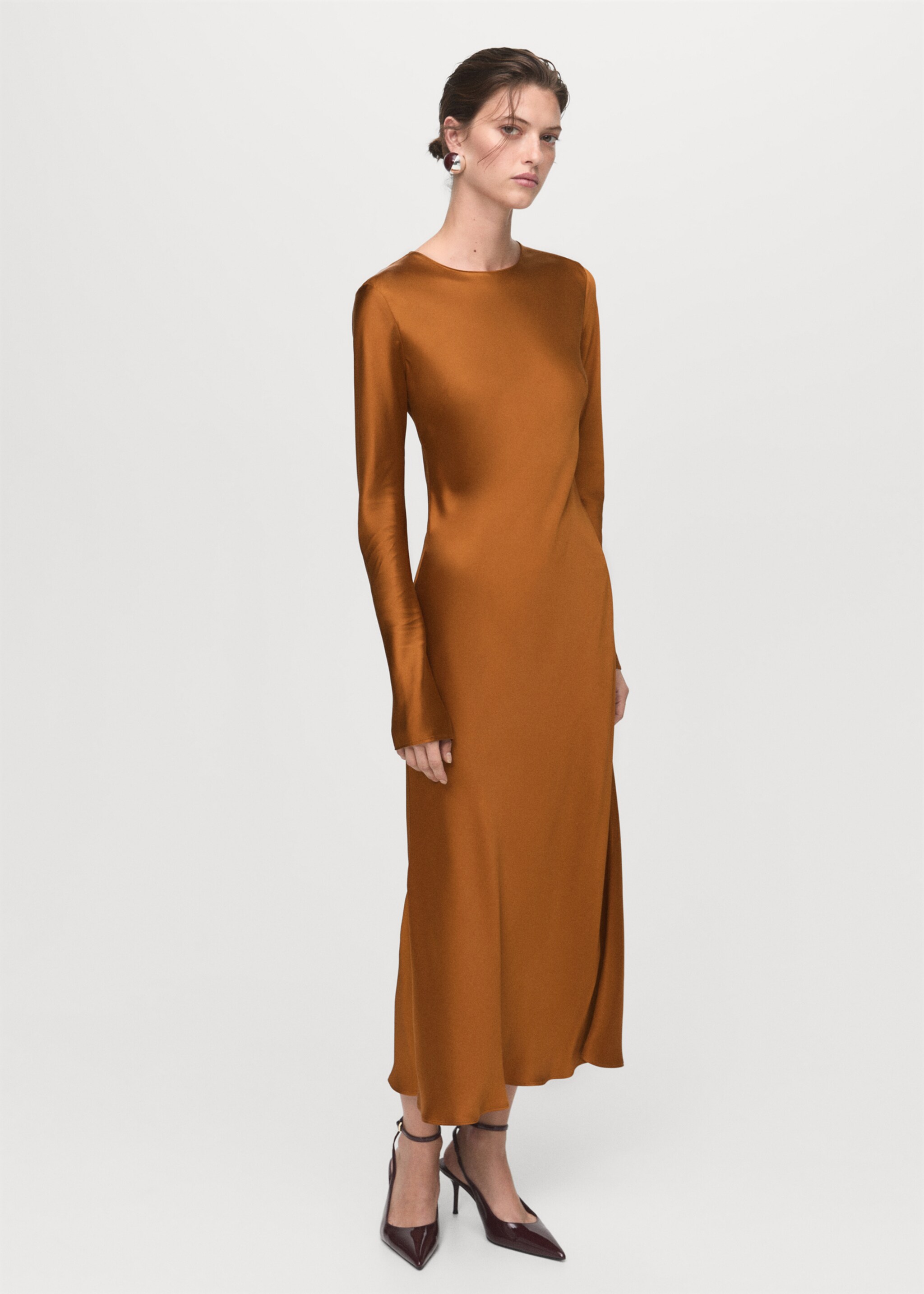 Vestido largo satinado - Plano general, Ocre. Ref: 17075810-00.