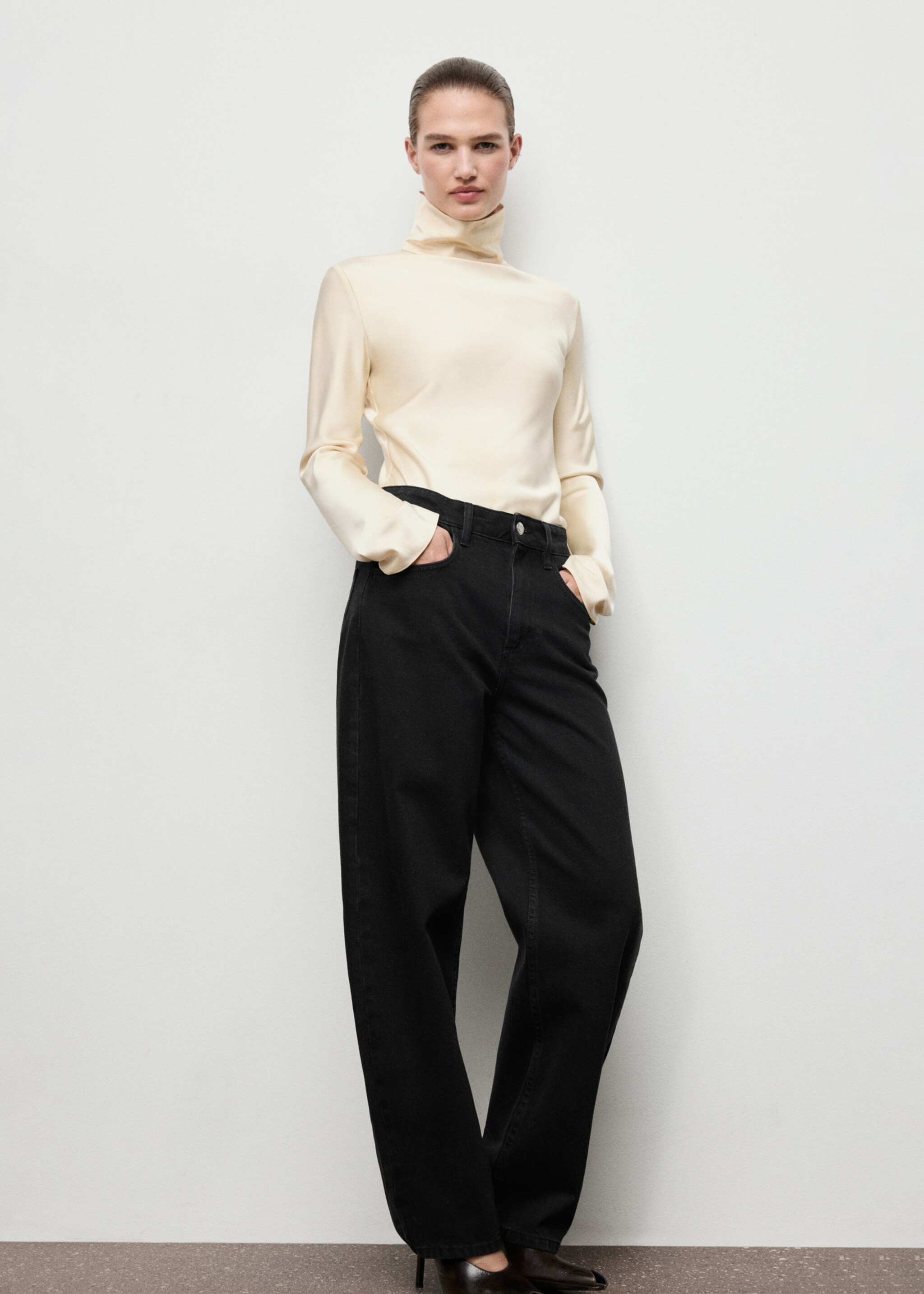 Jean barrel taille haute - Plan général, Black denim. Ref: 17076361-00.