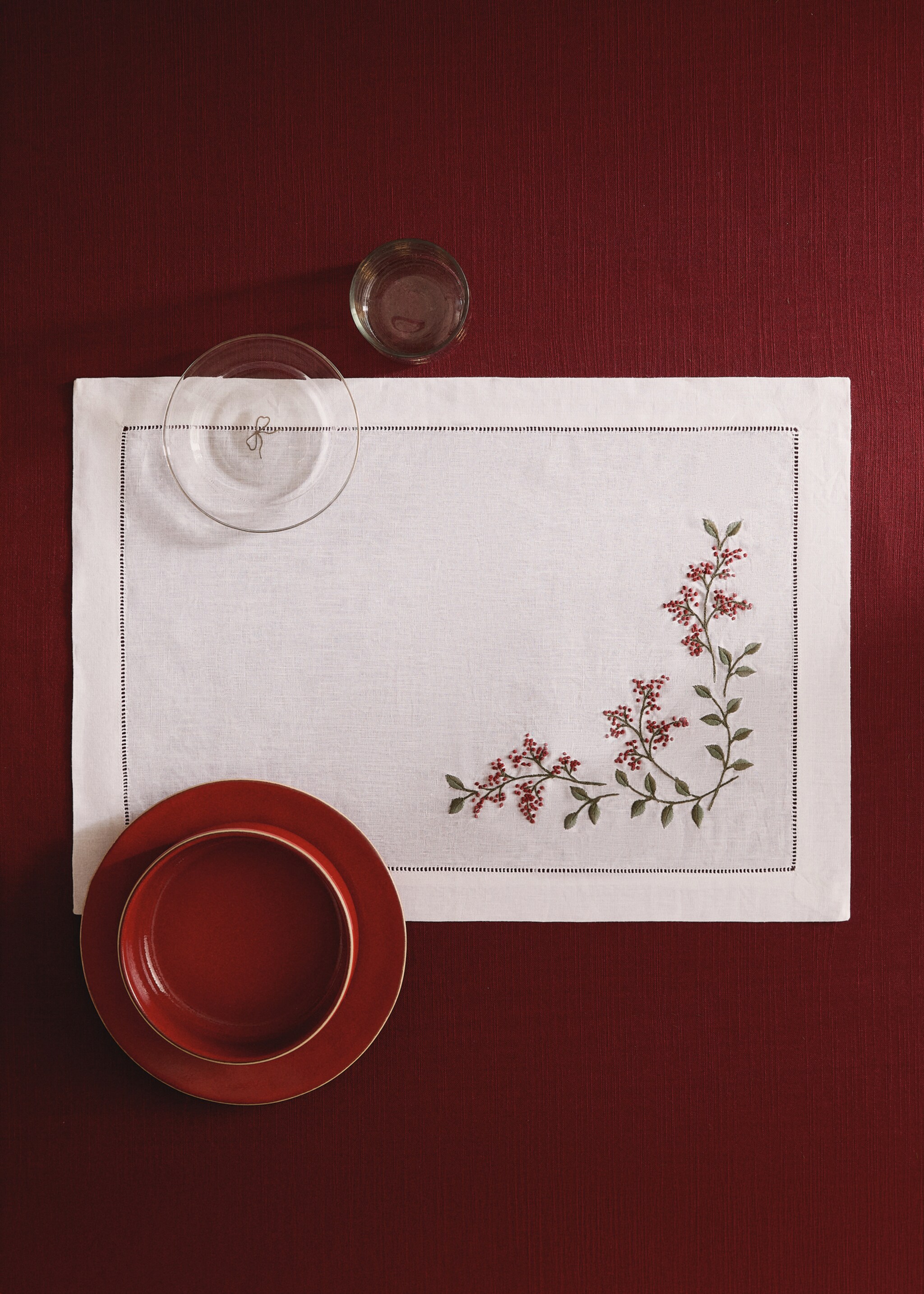 Embroidered Christmas floral placemat - General plane, White. Ref: 17077784-00.
