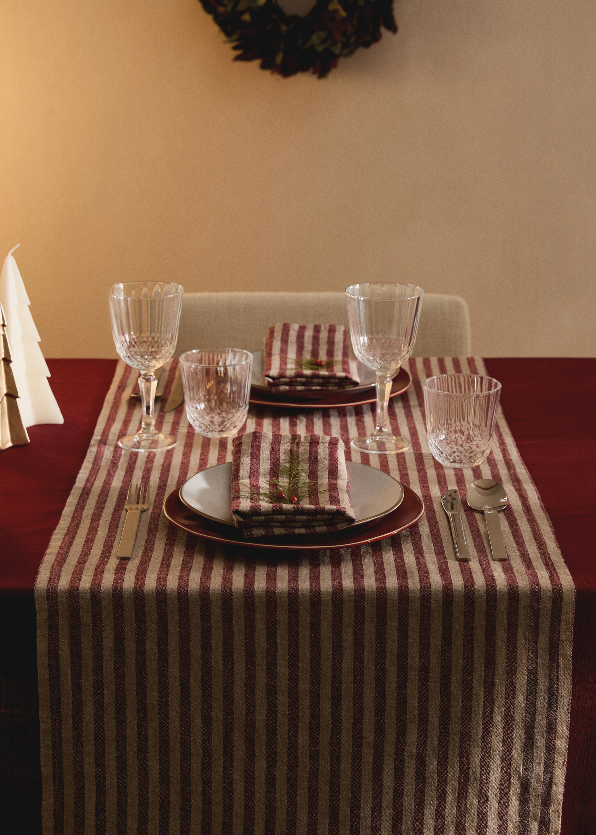 100% linen striped table runner - General plane, Red. Ref: 17077789-00.