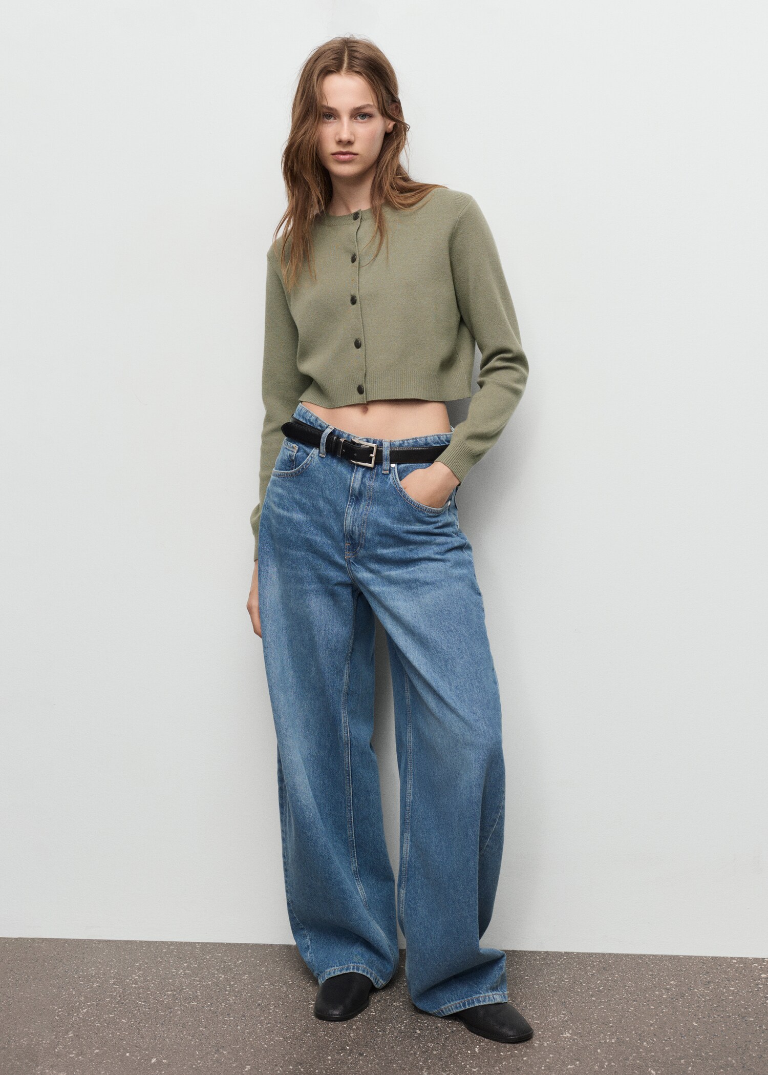 Knitted button cardigan - General plane