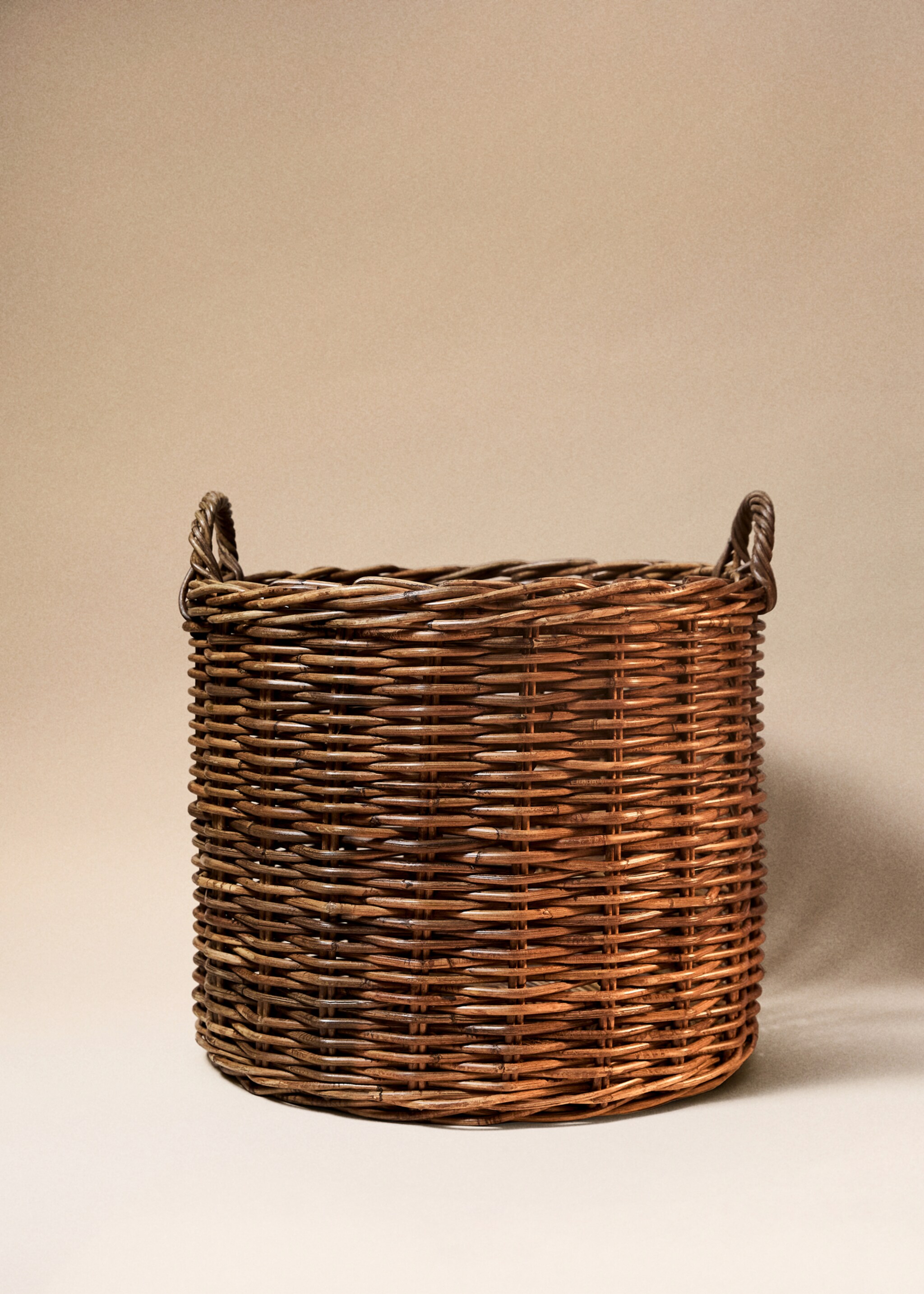 Thick rattan basket - Γενικό πλάνο, Καφέ. Ref: 17077887-00.