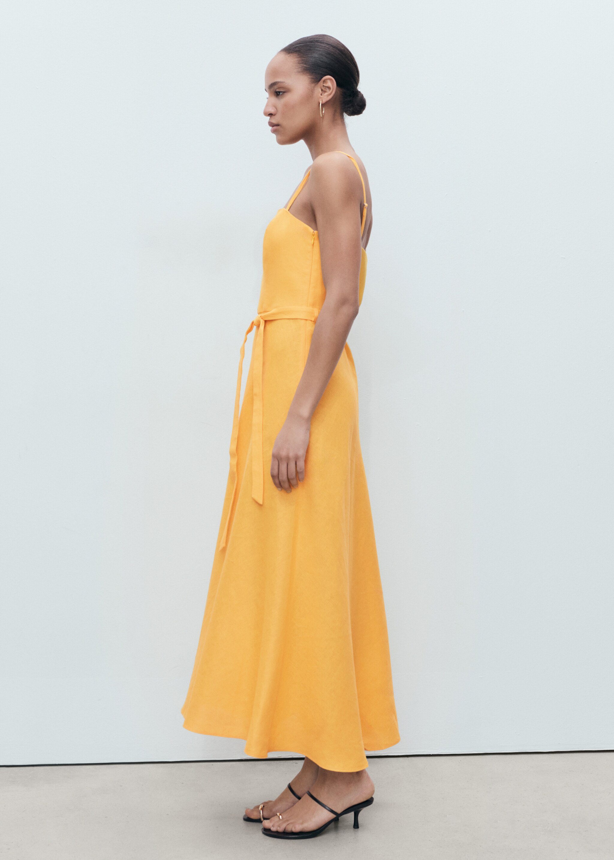 Vestido lino lazo - Plano general