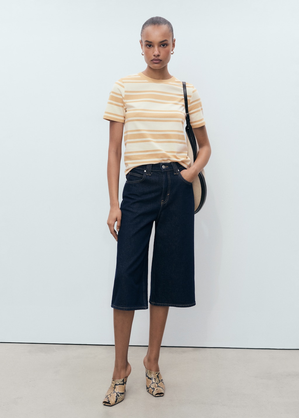 Contrasting collar cotton t-shirt