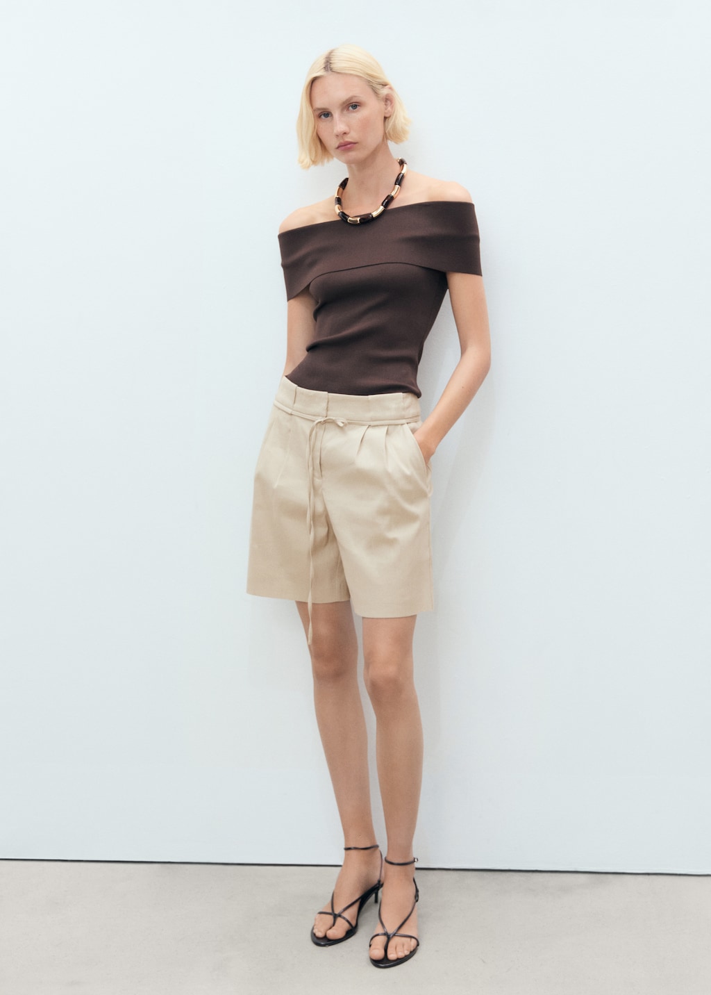 Linen shorts with bow and belt