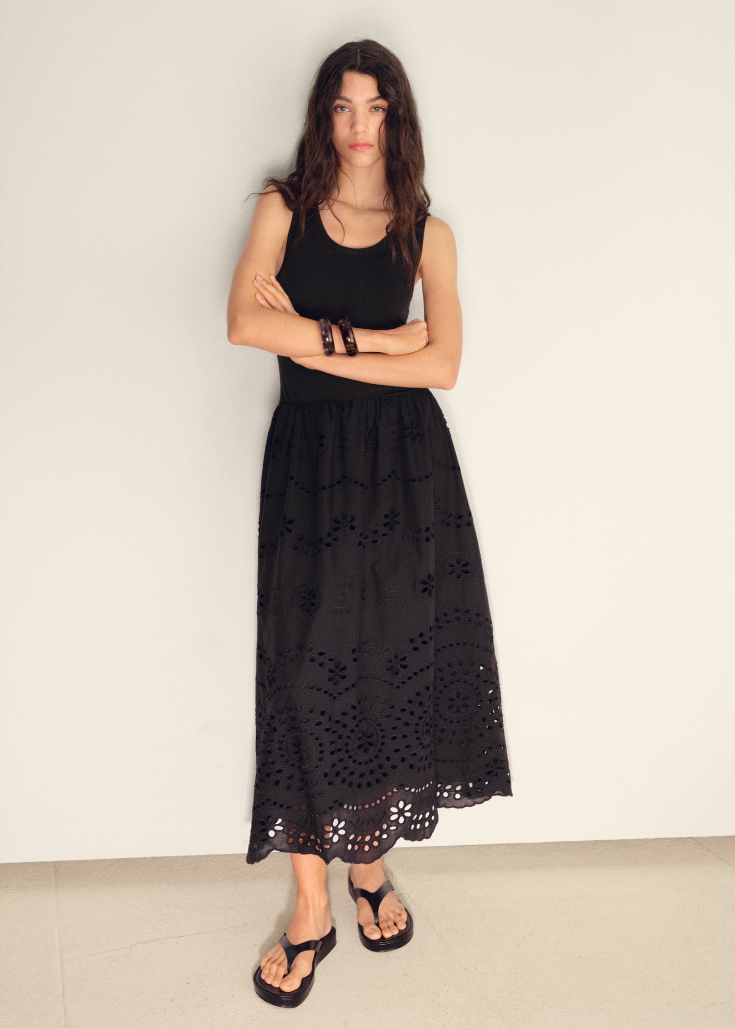 Vestido combinado bordados calados de Mango
