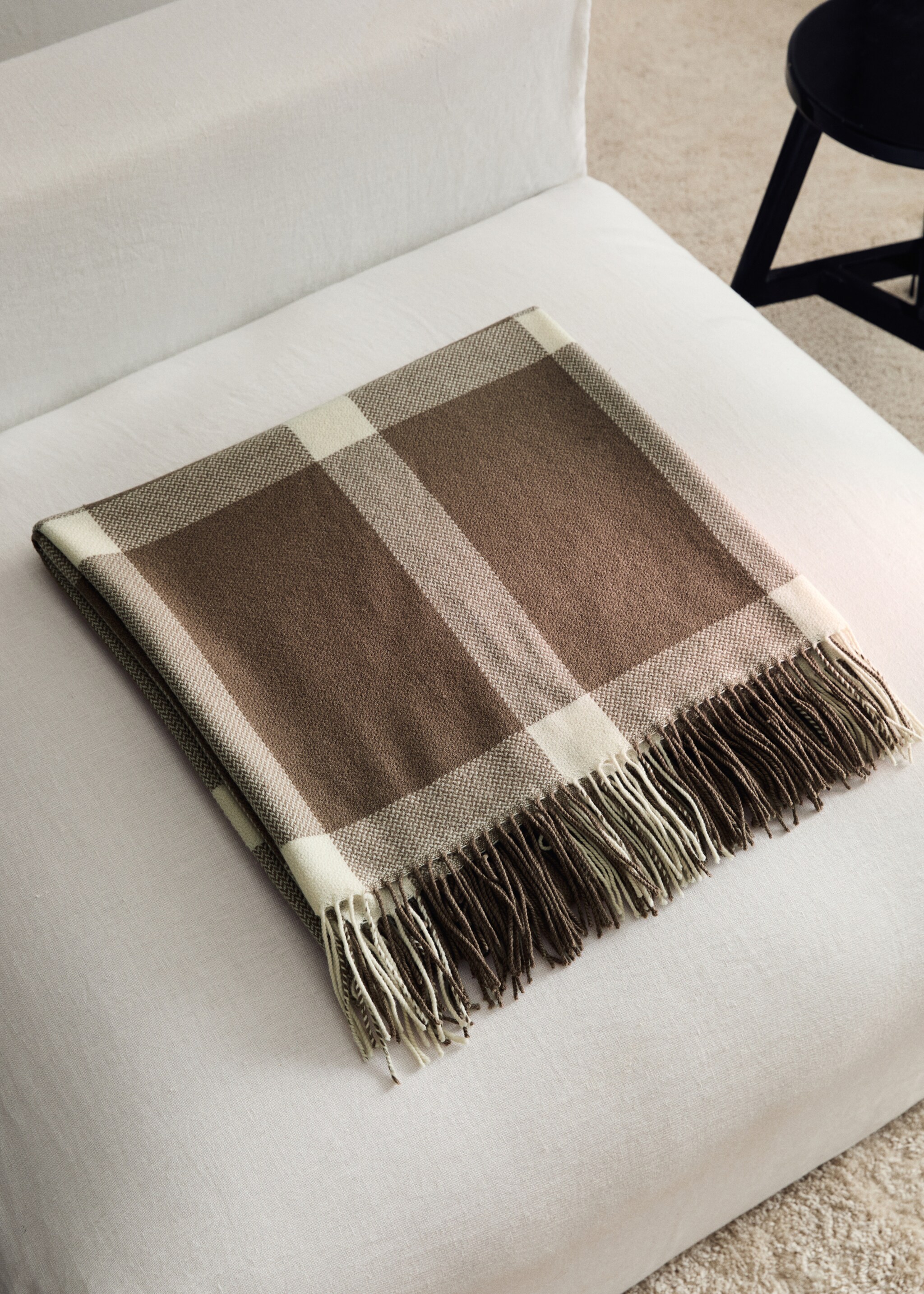 Wool blanket with fringe finish - General plane, Medium Brown. Ref: 17081279-00.